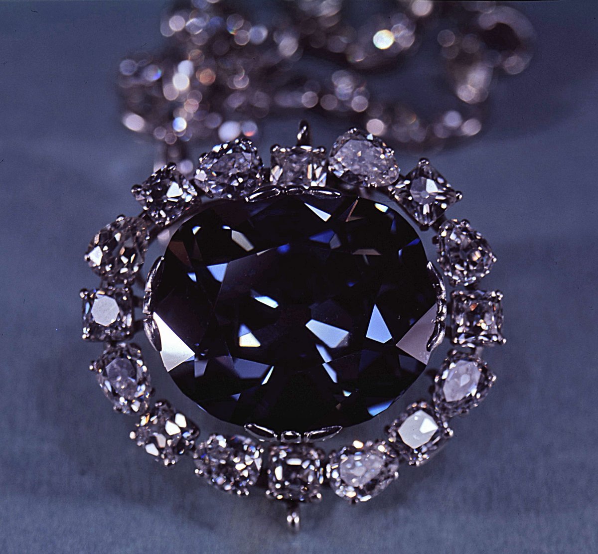 Il Diamante Hope, uno dei più grandi diamanti blu, 45,52 carati, esposto presso il Museo Nazionale di Storia Naturale, 1974