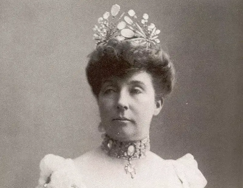 La Principessa Maria di Orleans indossa la sua tiara di opali e collana con choker