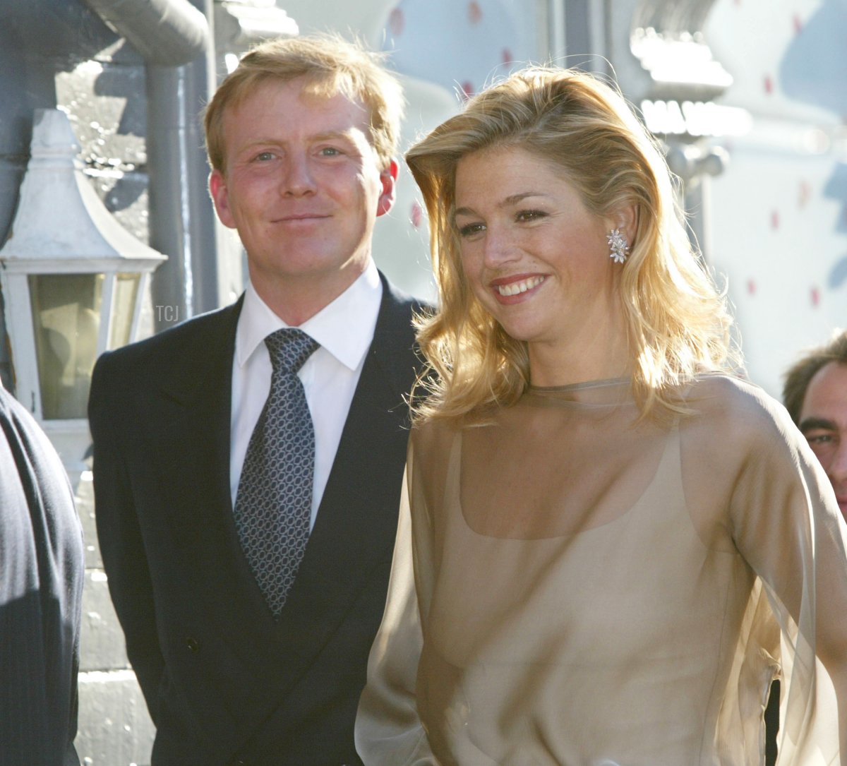 Il principe ereditario d'Olanda Willem Alexander (a sinistra) e la principessa Maxima arrivano a una cena ospitata dalla principessa norvegese Martha Louise e Ari Behn il 22 maggio 2002 a Trondheim, Norvegia.