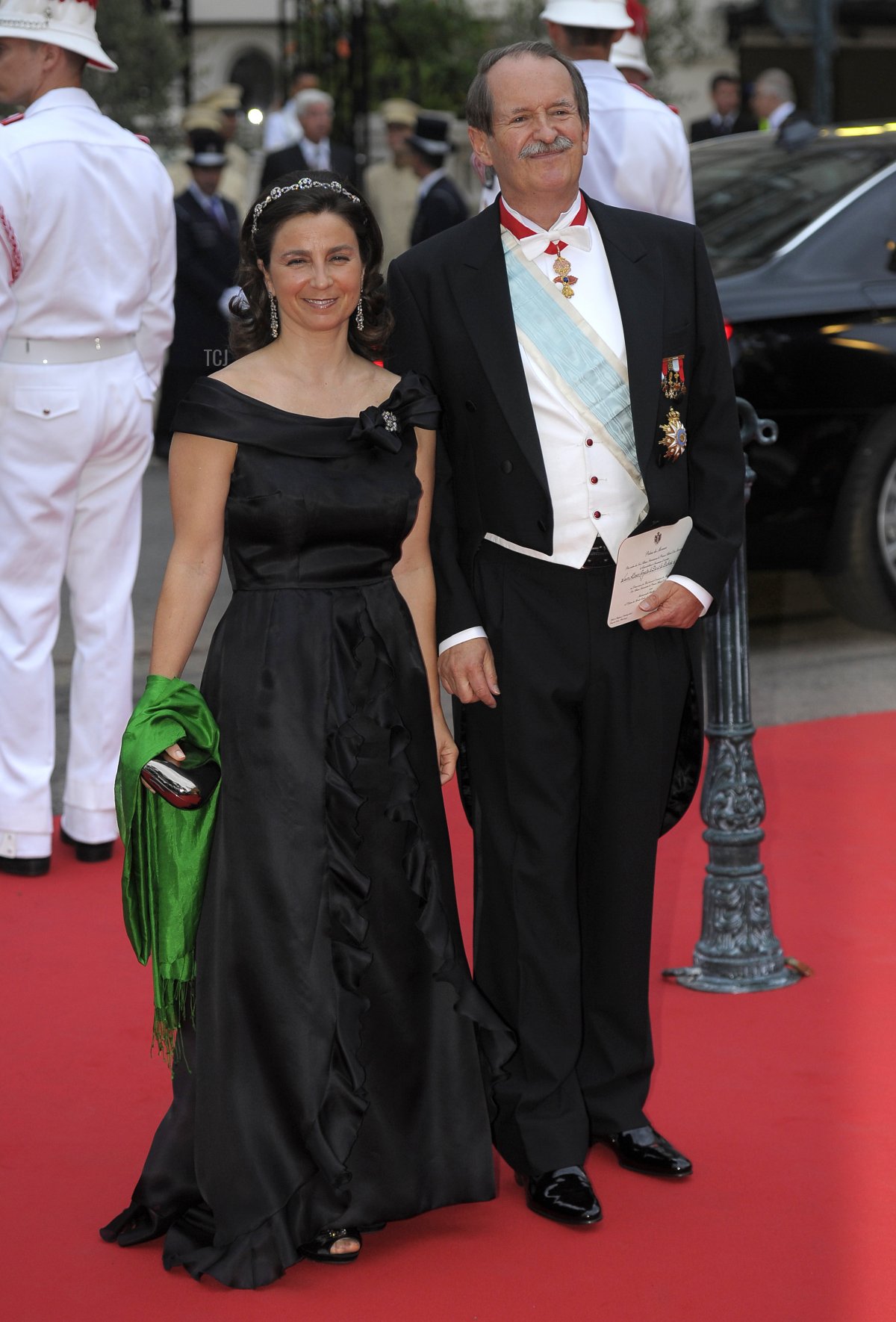 Il Duca di Braganza Duarte Pio e Isabel de Heredia arrivano per una cena dopo la cerimonia nuziale religiosa della Principessa Charlene di Monaco e del Principe Alberto II di Monaco il 2 luglio 2011 a Monaco