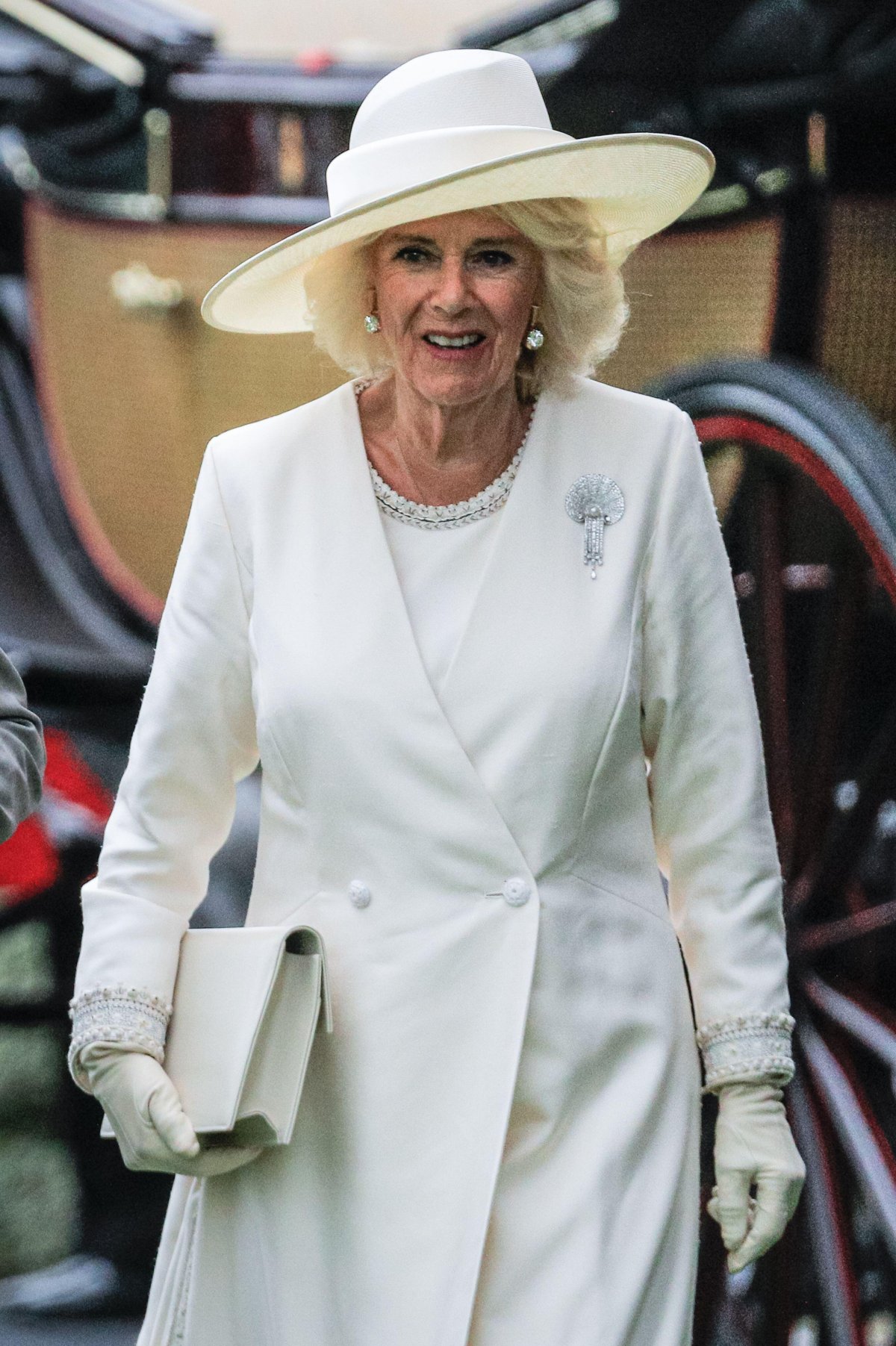 La Regina Camilla arriva all'ippodromo di Ascot per il primo giorno di Royal Ascot il 20 giugno 2023 (Imageplotter/Alamy)