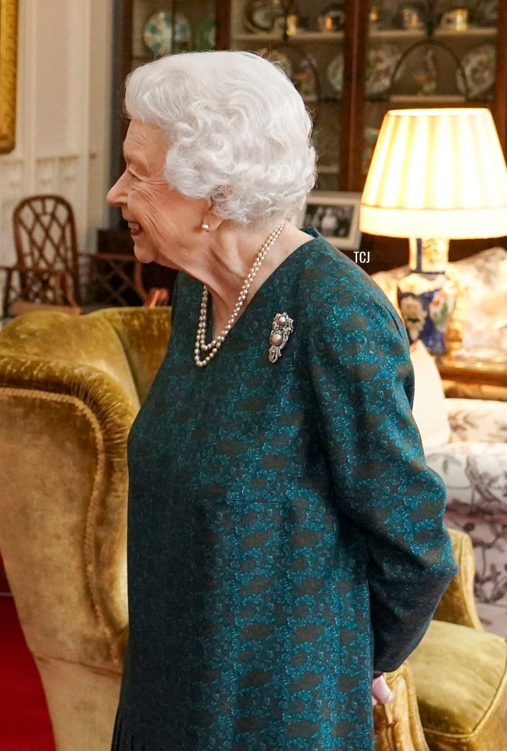 La regina britannica Elisabetta II riceve il Governatore della Banca d'Inghilterra Andrew Bailey durante un'udienza nella Oak Room al Castello di Windsor, Berkshire, il 24 novembre 2021