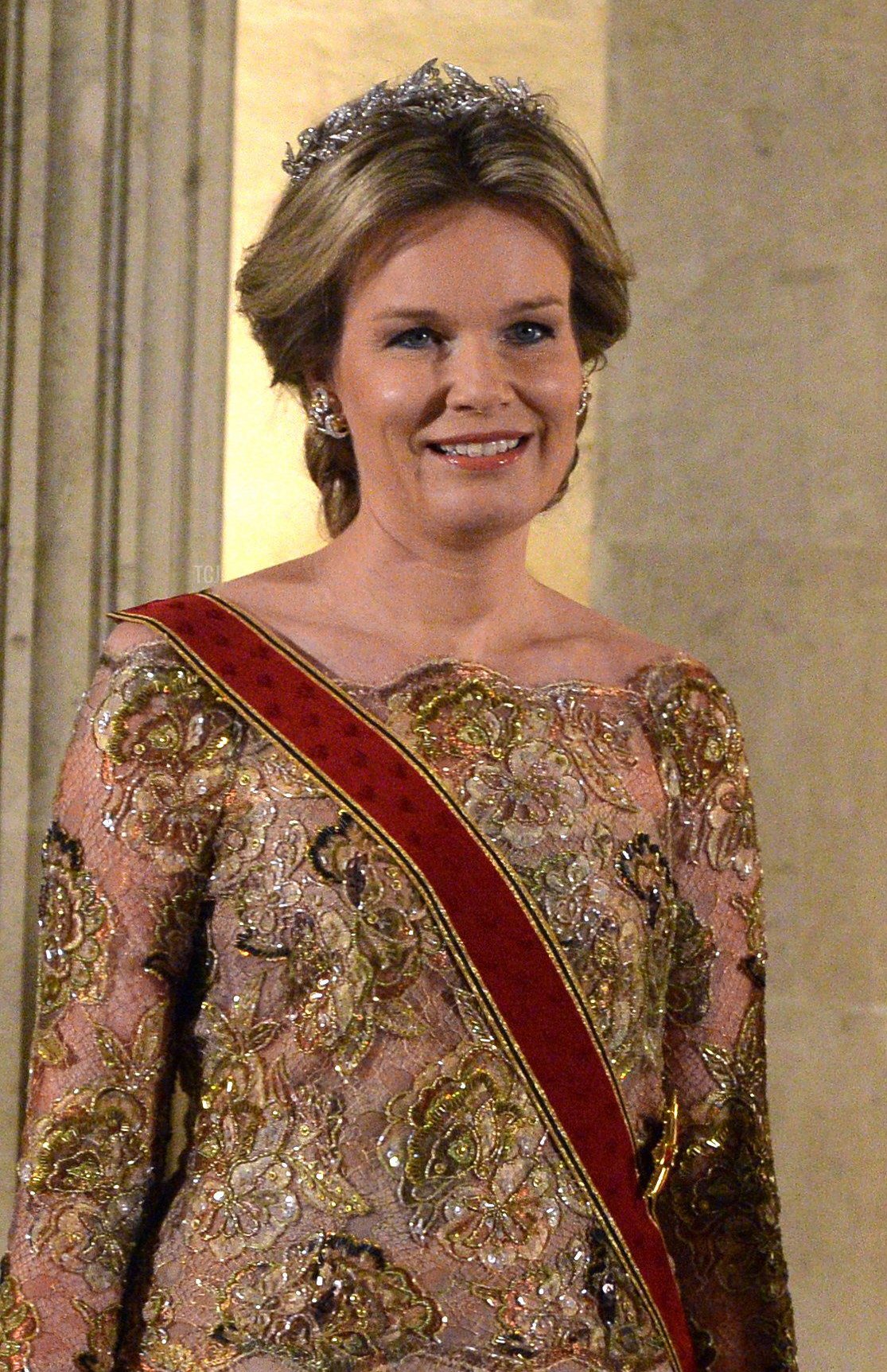 La Regina Mathilde del Belgio, il presidente tedesco Joachim Gauck, il re Philippe del Belgio e Daniela Schadt, la compagna del presidente tedesco, posano durante una cena reale al Castello Reale di Bruxelles l'8 marzo 2016