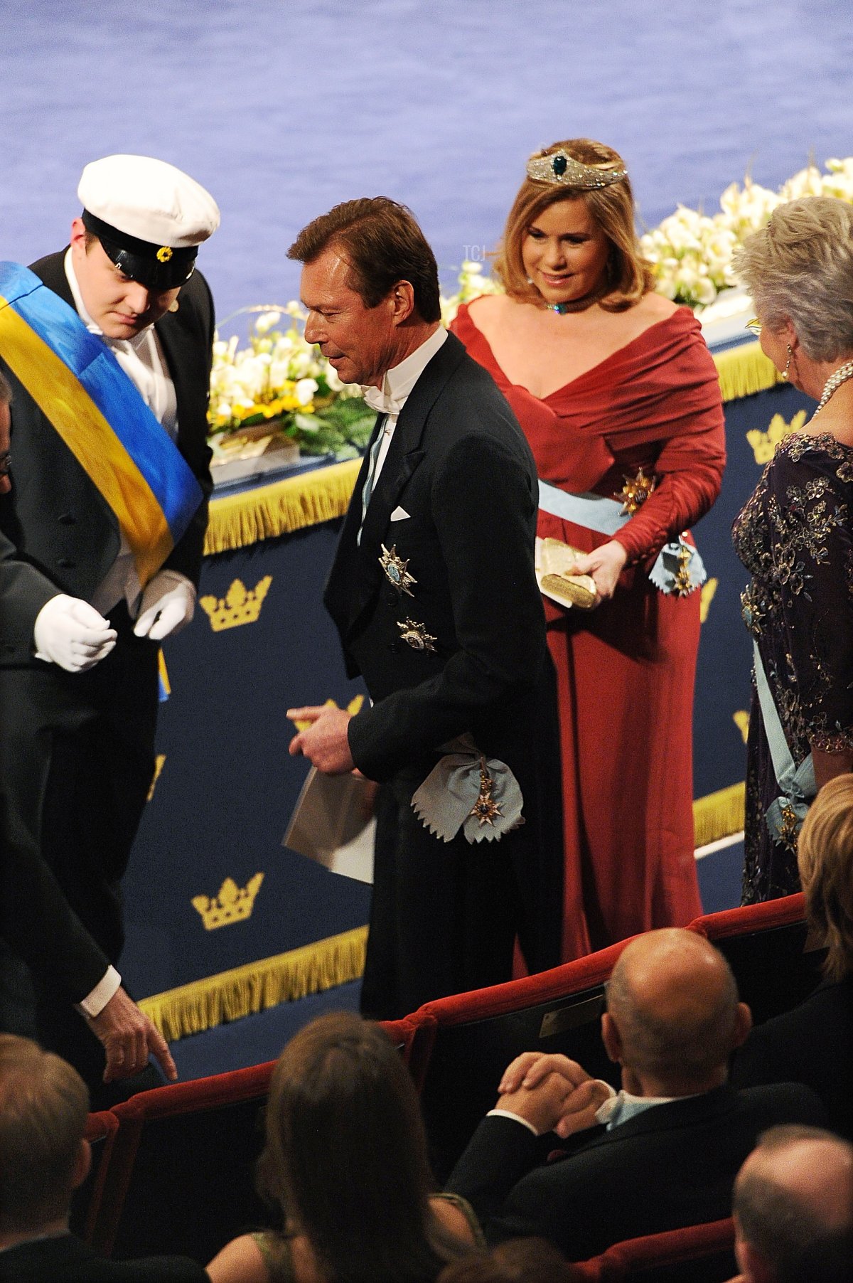 Il Granduca Henri di Lussemburgo (2 L) e la Duchessa Maria Teresa di Lussemburgo (2 R) partecipano alla Cerimonia di Premiazione del Premio Nobel presso il Municipio di Stoccolma il 10 dicembre 2011 in Svezia