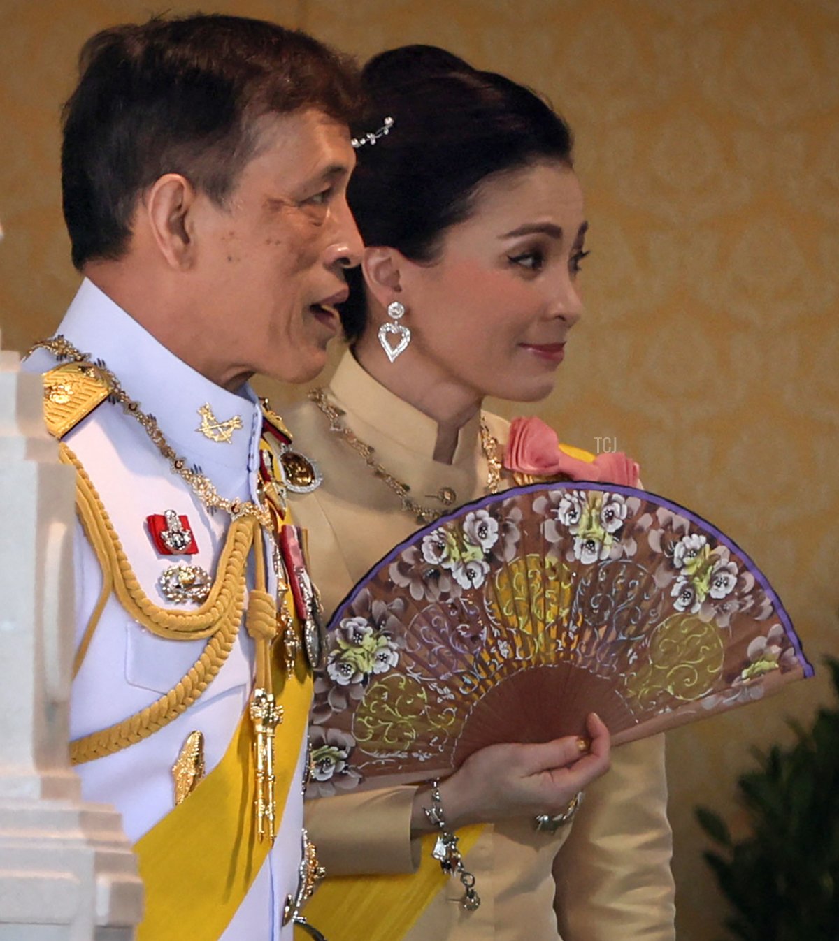 Il Re Vajiralongkorn e la Regina Suthida assistono a una cerimonia a Bangkok