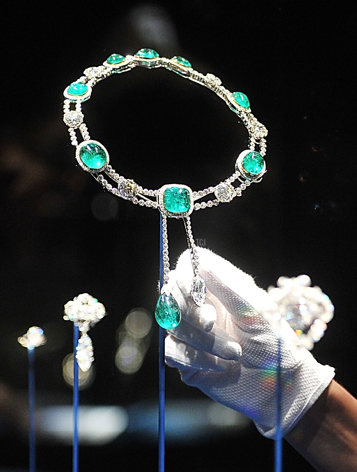 La Collana del Delhi Durbar in esposizione nella mostra Diamonds: A Jubilee Celebration