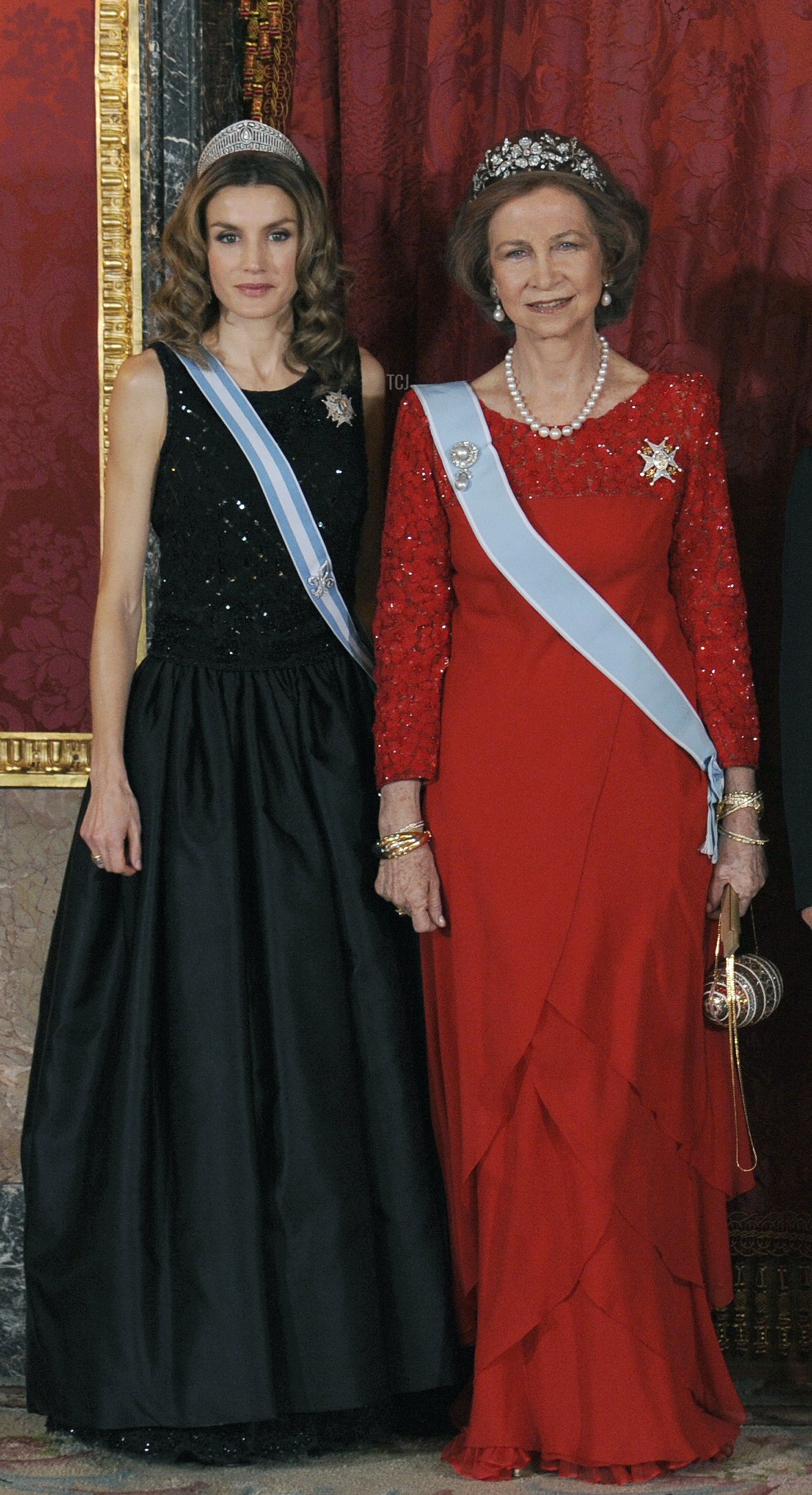 La Principessa Letizia e la Regina Sofia di Spagna partecipano a una cena per il Presidente del Vietnam Nguyen Minh Triet al Palazzo Oriente di Madrid, il 14 dicembre 2009