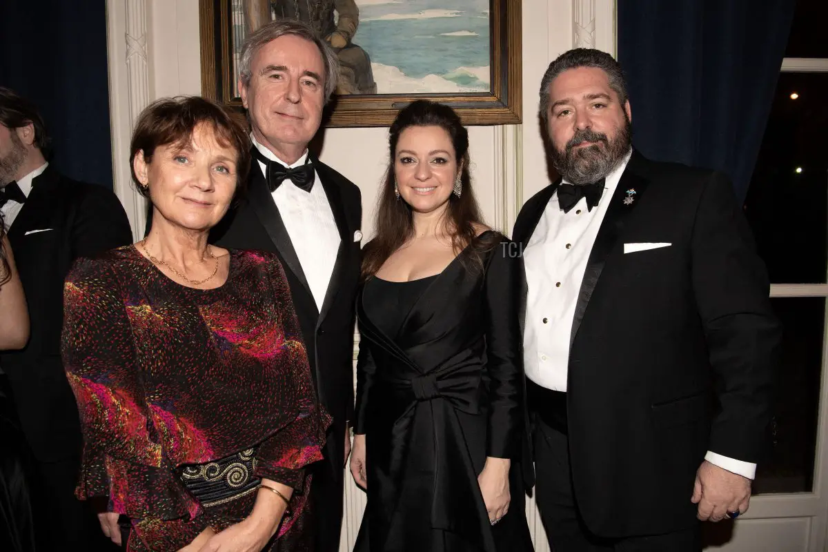 Il Principe Stephane Georgevich Belosselsky-Belozersky e sua moglie, Agnes, insieme alla Principessa Victoria Romanovna e al Granduca George Mikhailovich di Russia alla cena organizzata dall'Assemblea della Nobiltà Russa in Francia al Yacht Club di Parigi, 10 dicembre 2021