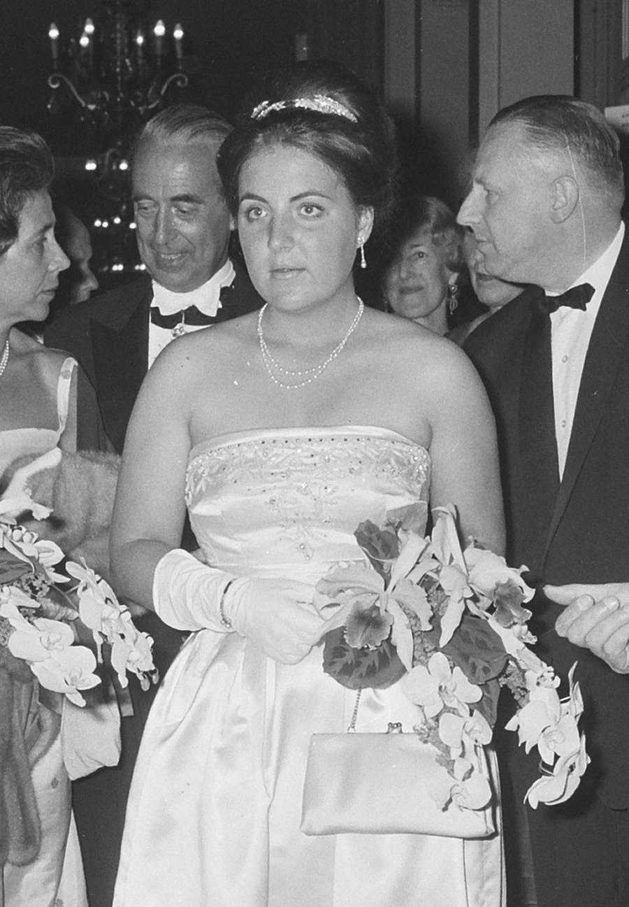 La Principessa Margriet dei Paesi Bassi e la Principessa Christina di Svezia partecipano all'apertura del Festival Olandese a Scheveningen, 15 giugno 1964