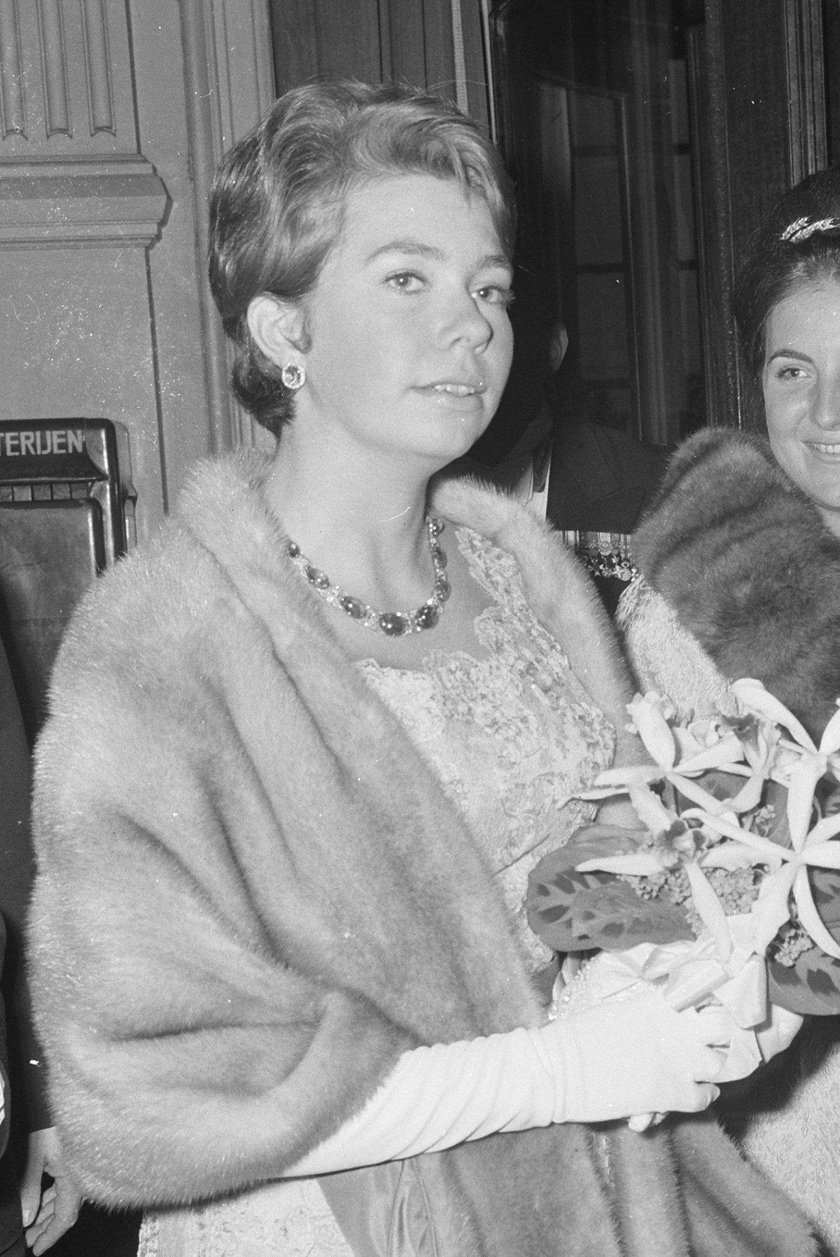 La Principessa Margriet dei Paesi Bassi e la Principessa Christina di Svezia partecipano all'apertura del Festival Olandese a Scheveningen, 15 giugno 1964