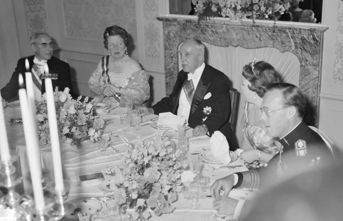 I reali olandesi partecipano a una cena di gala presso l'Ambasciata austriaca, 18 maggio 1961