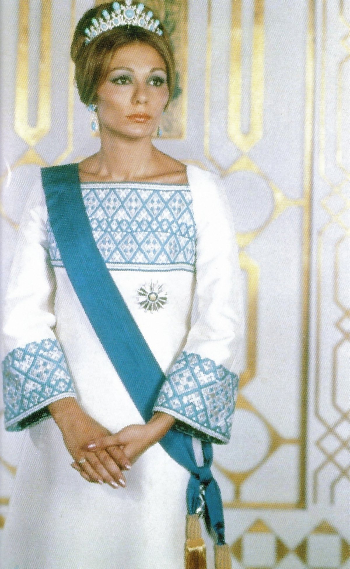 Farah Pahlavi indossa turchesi per una sessione fotografica ufficiale, ca. anni '70