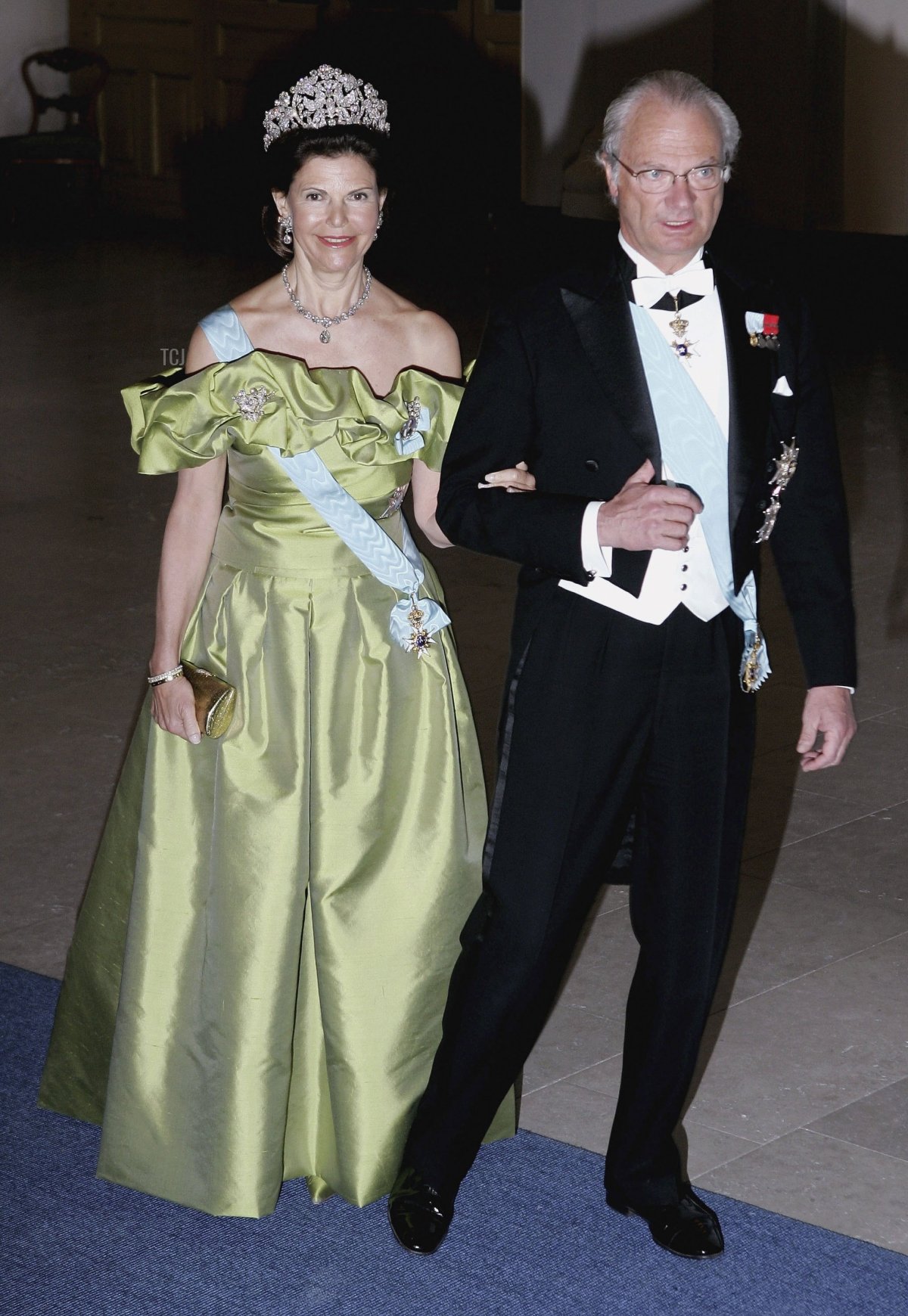 Il re Carlo Gustavo XVI di Svezia e la regina Silvia arrivano per la cena di gala al Palazzo Reale per celebrare il 60° compleanno del re Carlo XVI Gustavo di Svezia il 30 aprile 2006 a Stoccolma, Svezia