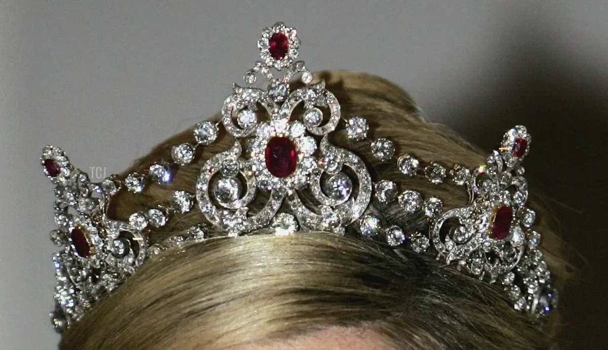 Tiara Mellerio in Rubini