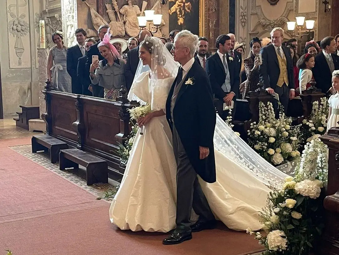 La Principessa Maria Anunciata indossa la Tiara Frangia degli Asburgo durante il suo matrimonio, 2021