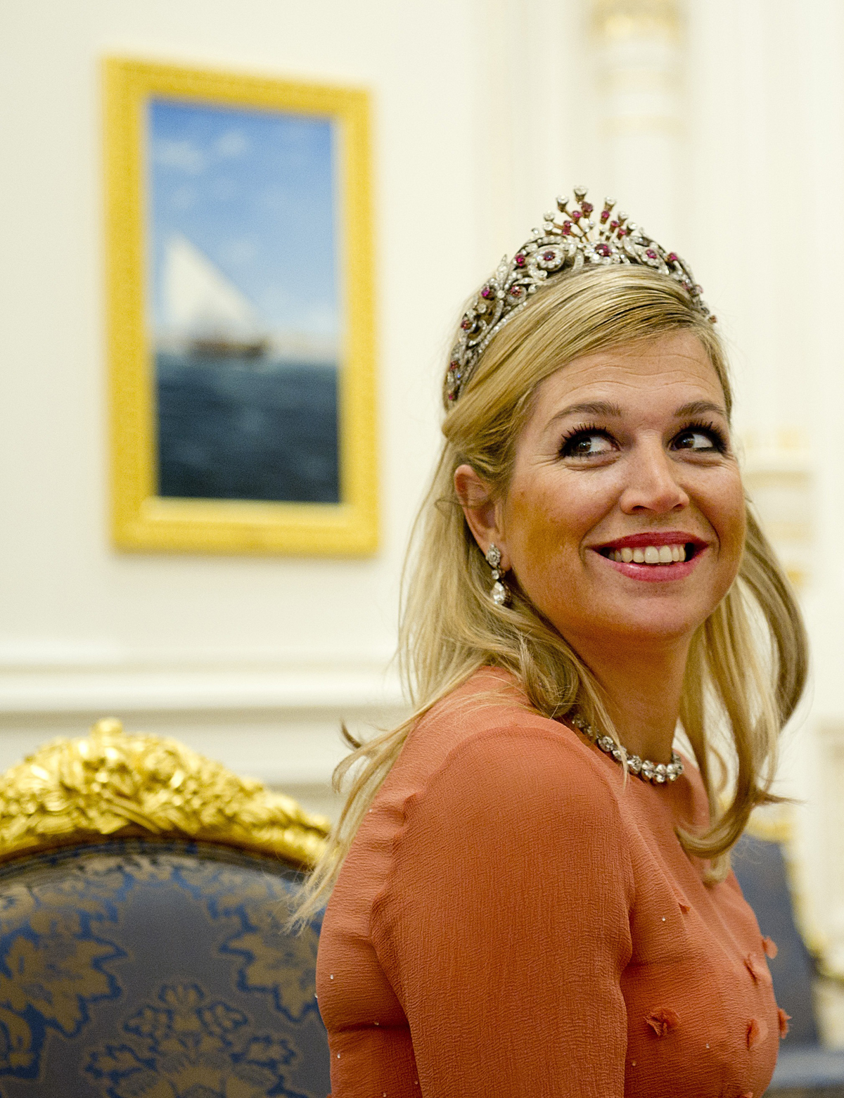 La Principessa Maxima dei Paesi Bassi partecipa a una cena di stato in Oman il 10 gennaio 2012 (ROBIN UTRECHT/AFP/Getty Images)