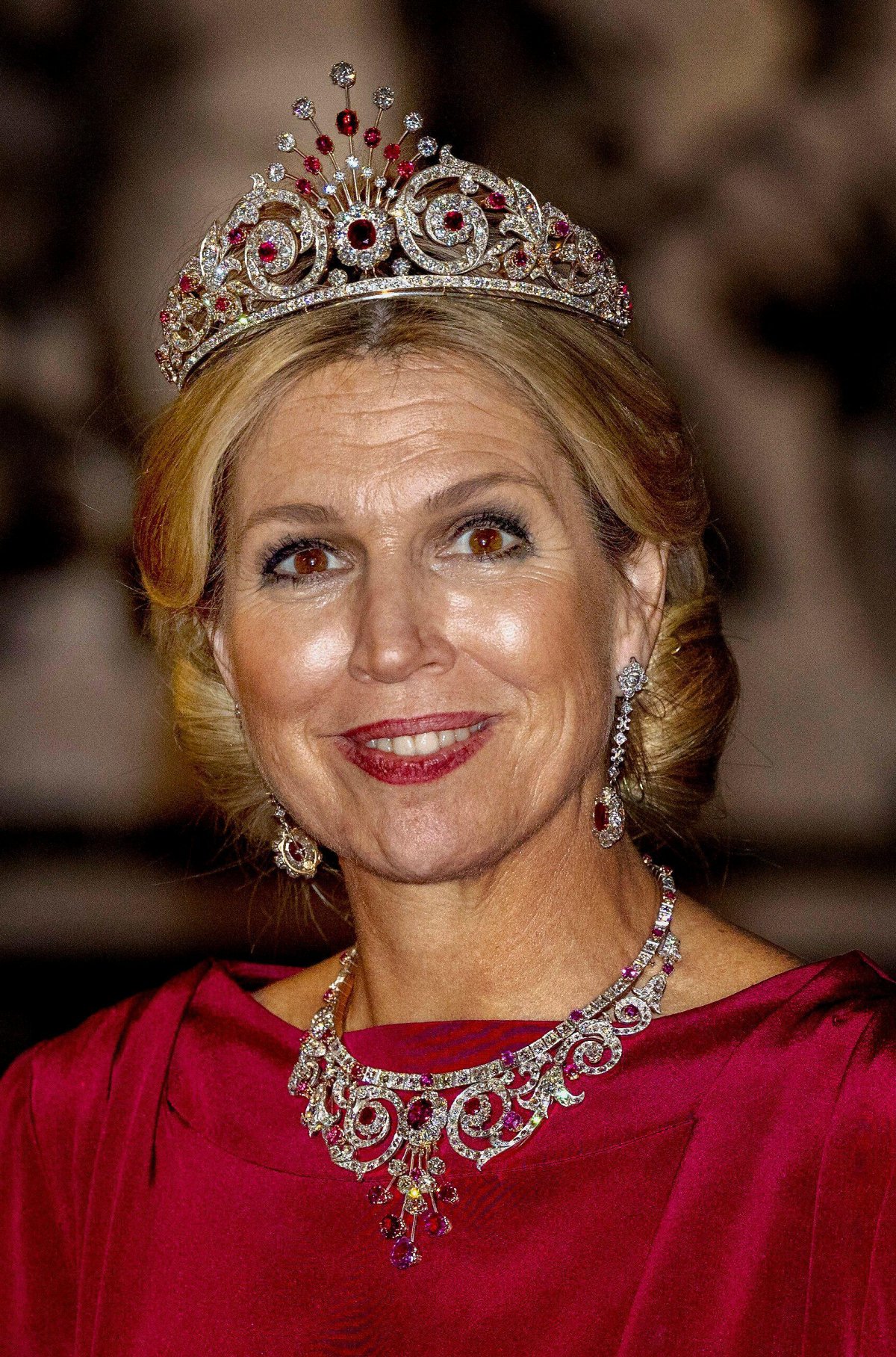 La Regina dei Paesi Bassi partecipa a una cena di gala per il corpo diplomatico presso il Palazzo Reale di Amsterdam il 5 giugno 2024 (Albert Nieboer/DPA Picture Alliance/Alamy)