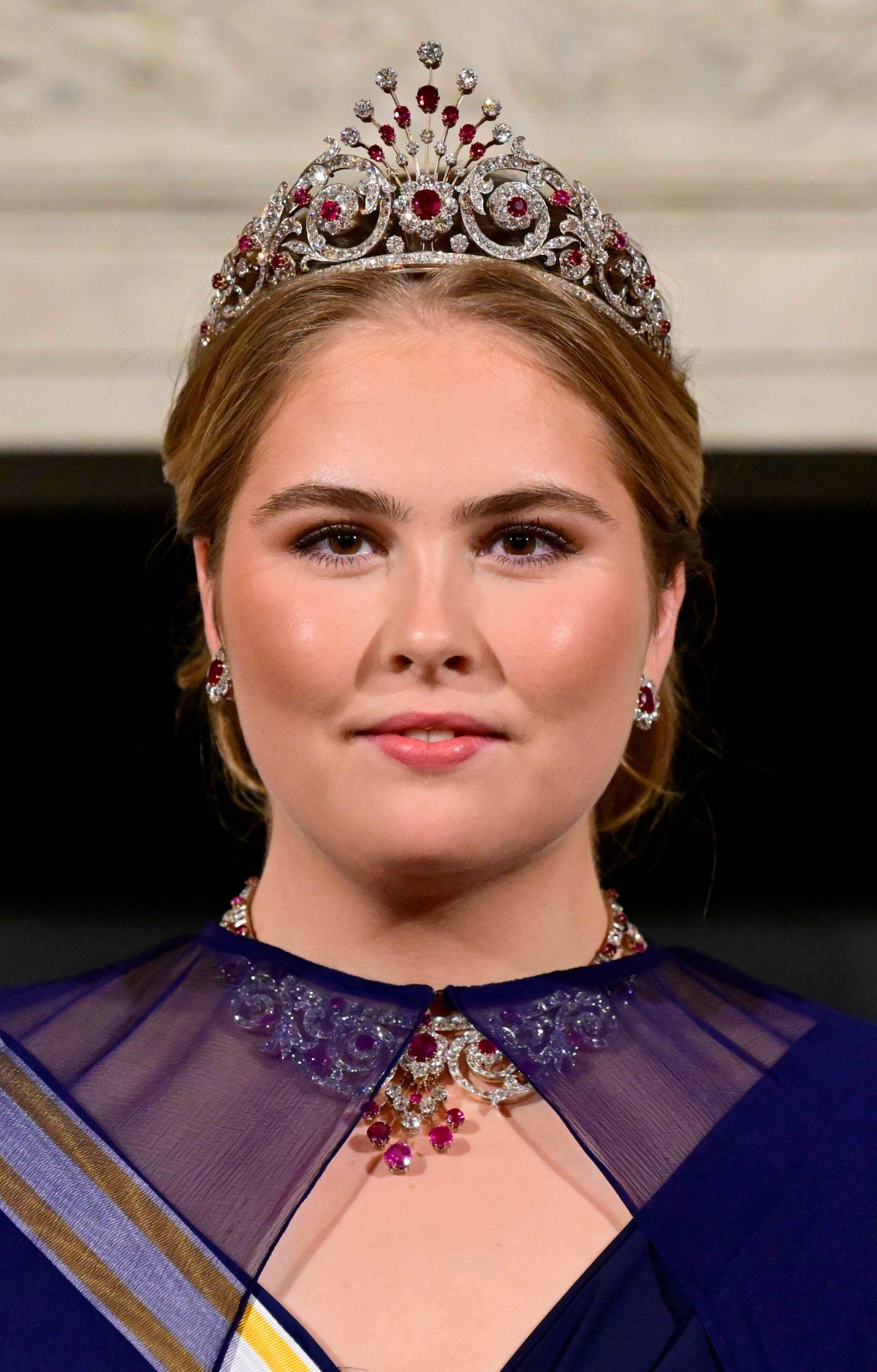 La Principessa d'Olanda è ritratta prima di un banchetto di stato in onore del Re e della Regina di Spagna presso il Palazzo Reale di Amsterdam il 17 aprile 2024 (Albert Nieboer/DPA Picture Alliance/Alamy)