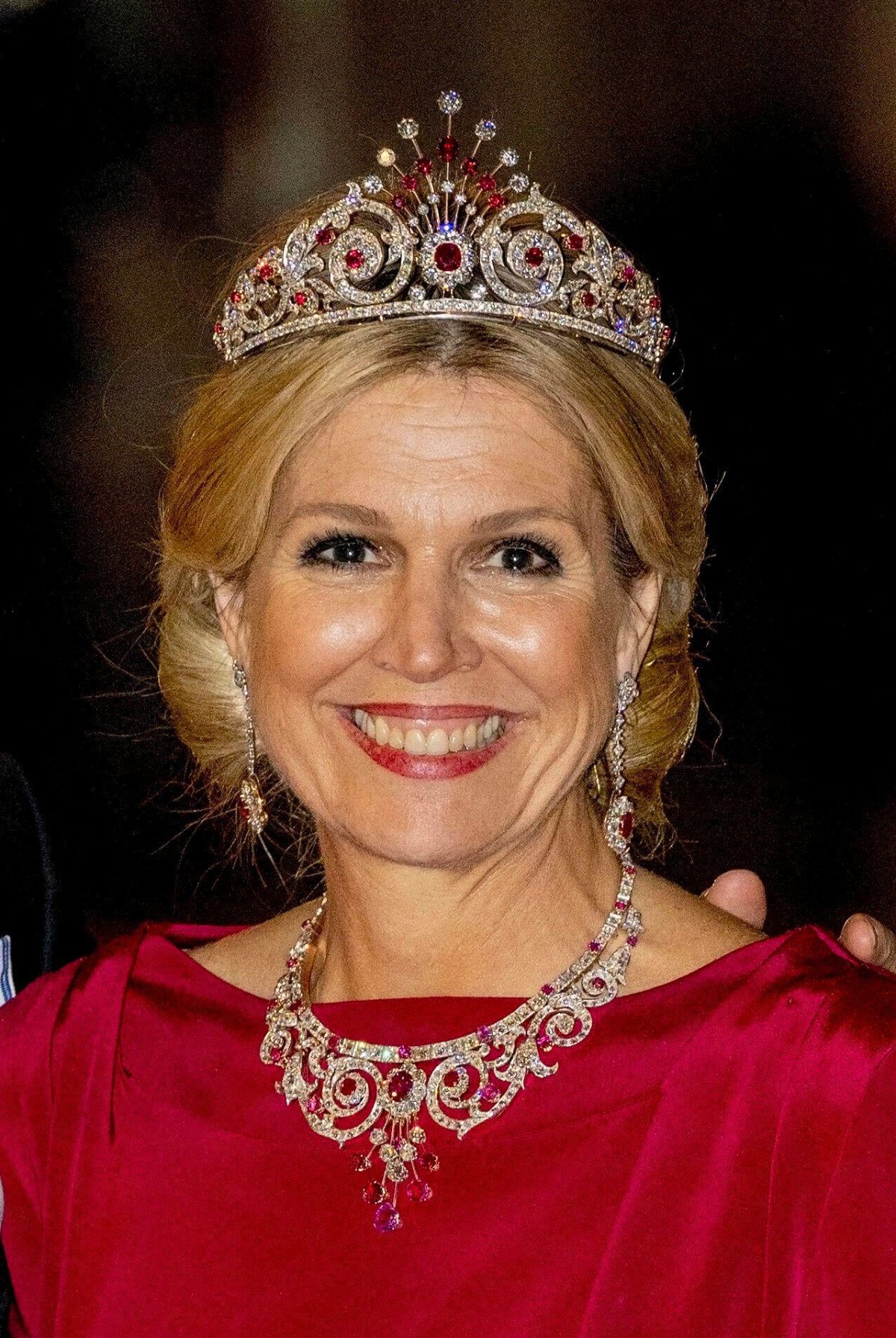 La Regina dei Paesi Bassi partecipa a una cena di gala per il corpo diplomatico presso il Palazzo Reale di Amsterdam il 5 giugno 2024 (Albert Nieboer/DPA Picture Alliance/Alamy)