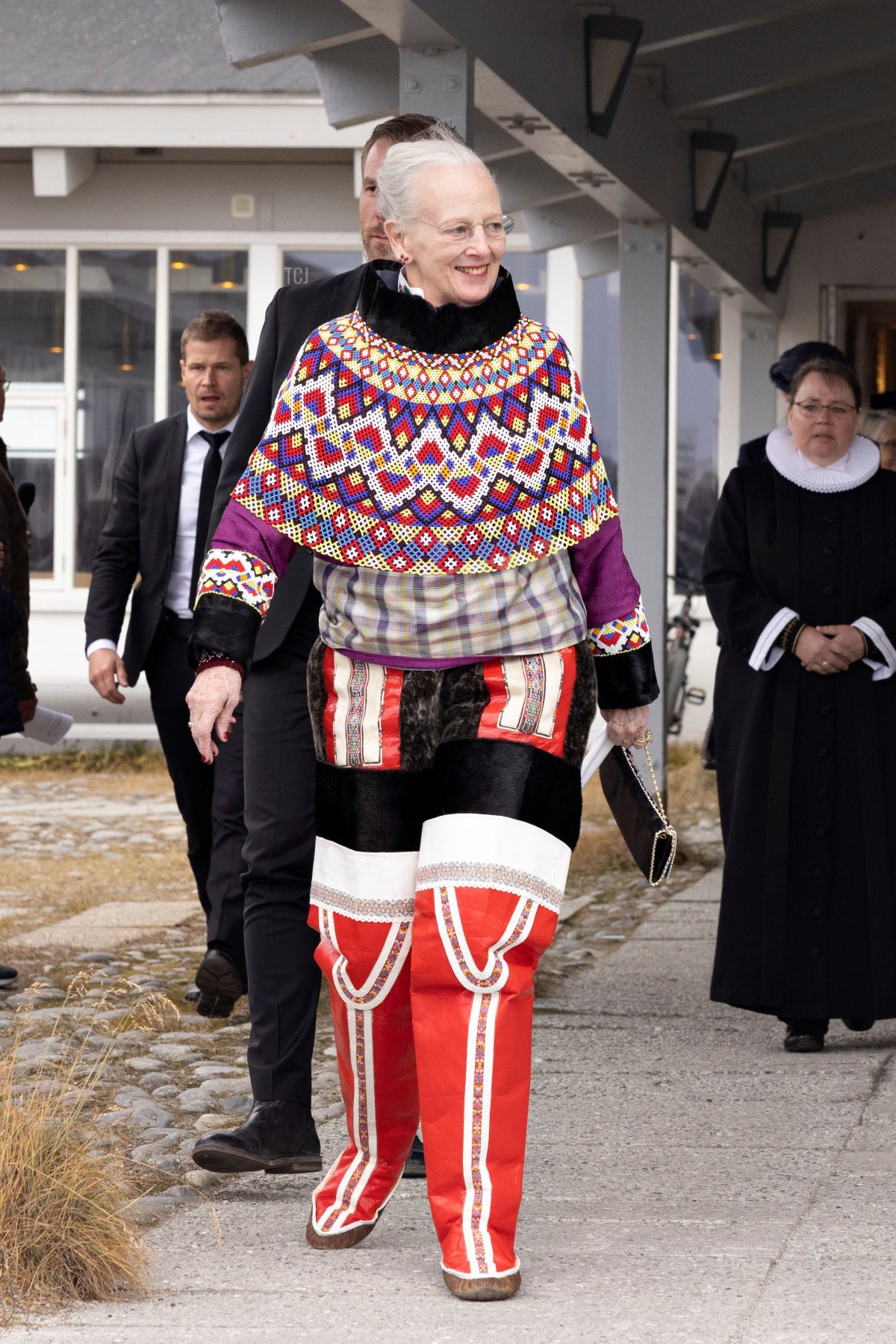 La regina Margrethe di Danimarca lascia dopo un matrimonio episcopale per il nuovo vescovo della Groenlandia, Paneeraq Siegstad Munk, presso la Chiesa Hans Egede a Nuuk, durante la sua visita di quattro giorni in Groenlandia, il 10 ottobre 2021