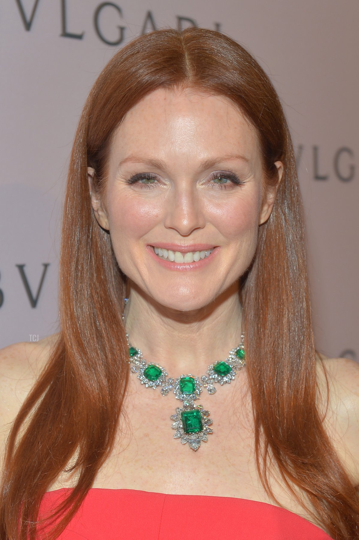 Attrice Julianne Moore, indossando BVLGARI, arriva alla celebrazione della collezione di gioielli di Elizabeth Taylor presso BVLGARI Beverly Hills il 19 febbraio 2013 a Los Angeles, California