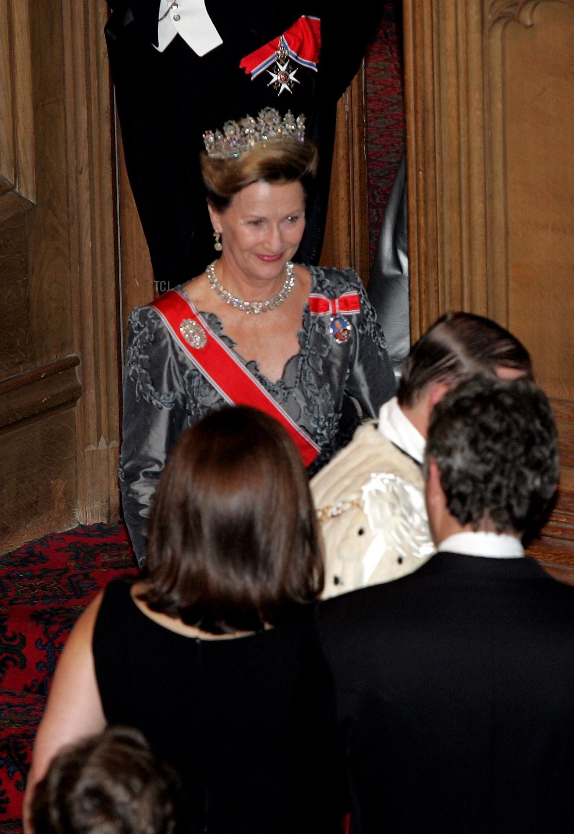 HM Queen Sonja partecipa a un banchetto in onore del Re e della Regina di Norvegia durante la loro visita di 3 giorni nel Regno Unito per celebrare 100 anni di indipendenza della Norvegia dalla Svezia, il 25 ottobre 2005 a Londra, Inghilterra