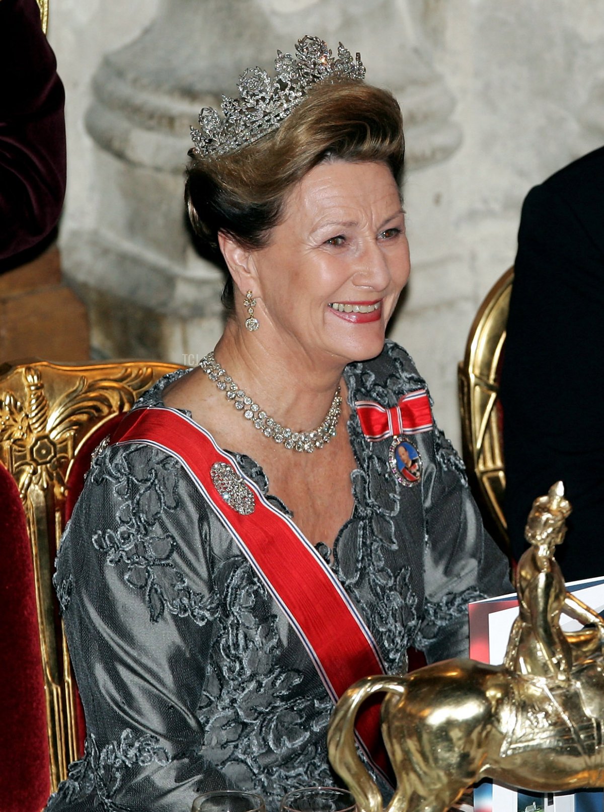 HM Queen Sonja partecipa a un banchetto in onore del Re e della Regina di Norvegia durante la loro visita di 3 giorni nel Regno Unito per celebrare 100 anni di indipendenza della Norvegia dalla Svezia, il 25 ottobre 2005 a Londra, Inghilterra