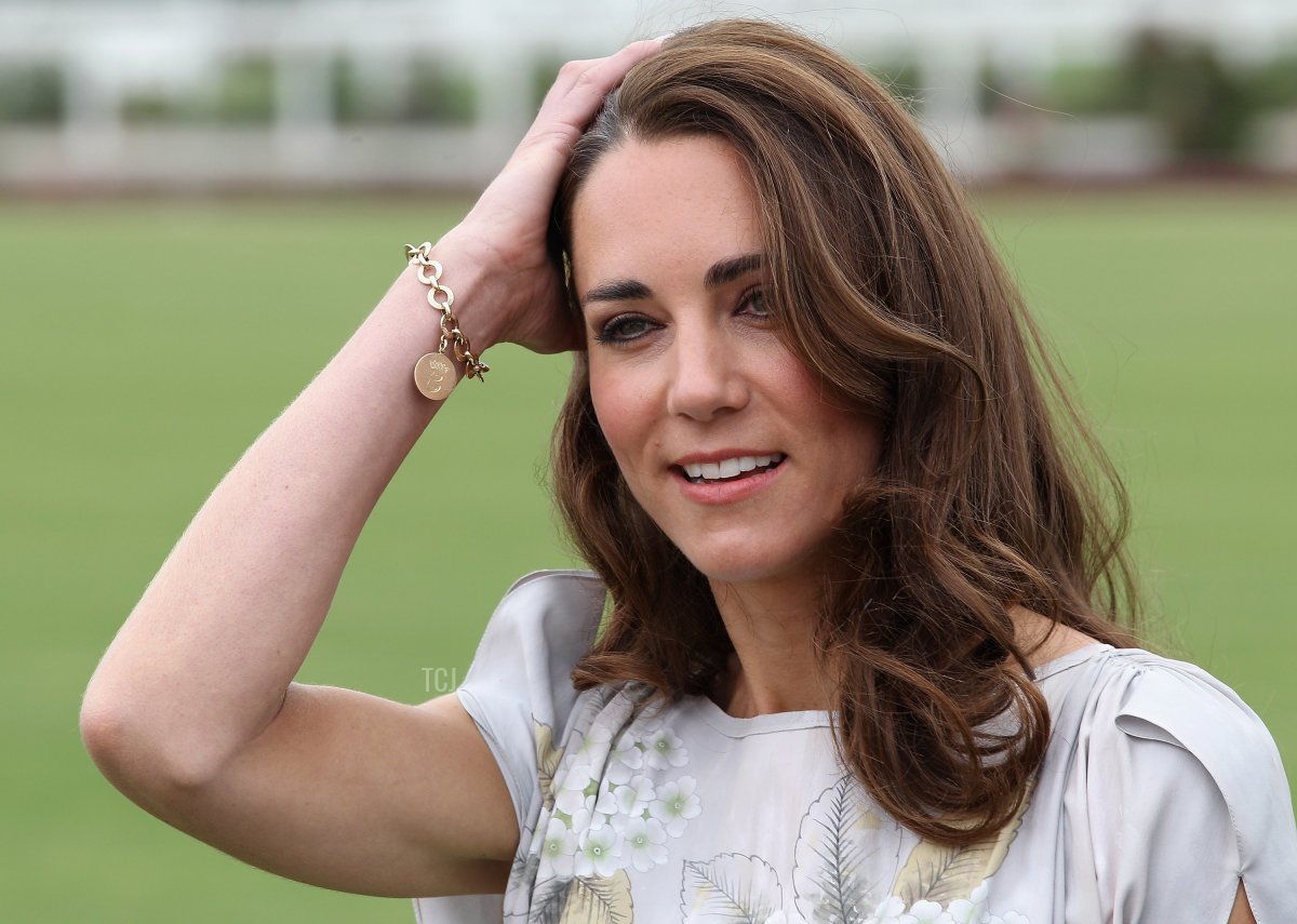 Catherine, Duchessa di Cambridge arriva al Santa Barbara Racquet and Polo Club per una sfida di polo della Foundation che beneficia gli Amici Americani della Fondazione del Principe William e del Principe Harry il 9 luglio 2011 a Santa Barbara, California