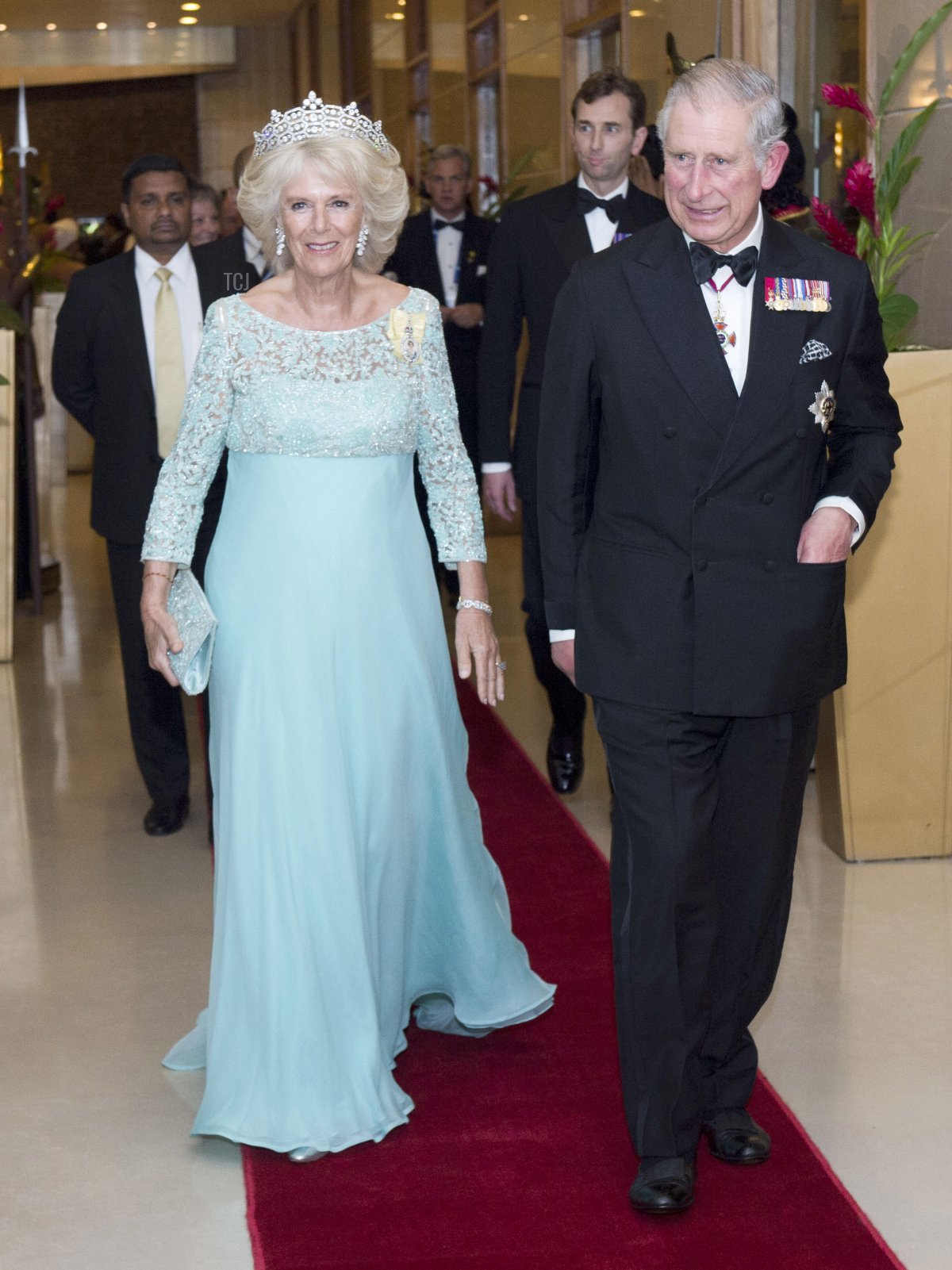 Camilla, Duchessa di Cornovaglia e Principe Carlo, Principe di Galles arrivano alla cena del CHOGM presso il Cinnamon Lakeside Hotel durante la Cerimonia di Apertura dei Capi di Governo del Commonwealth 2013 al Lotus Theatre il 15 novembre 2013 a Colombo, Sri Lanka