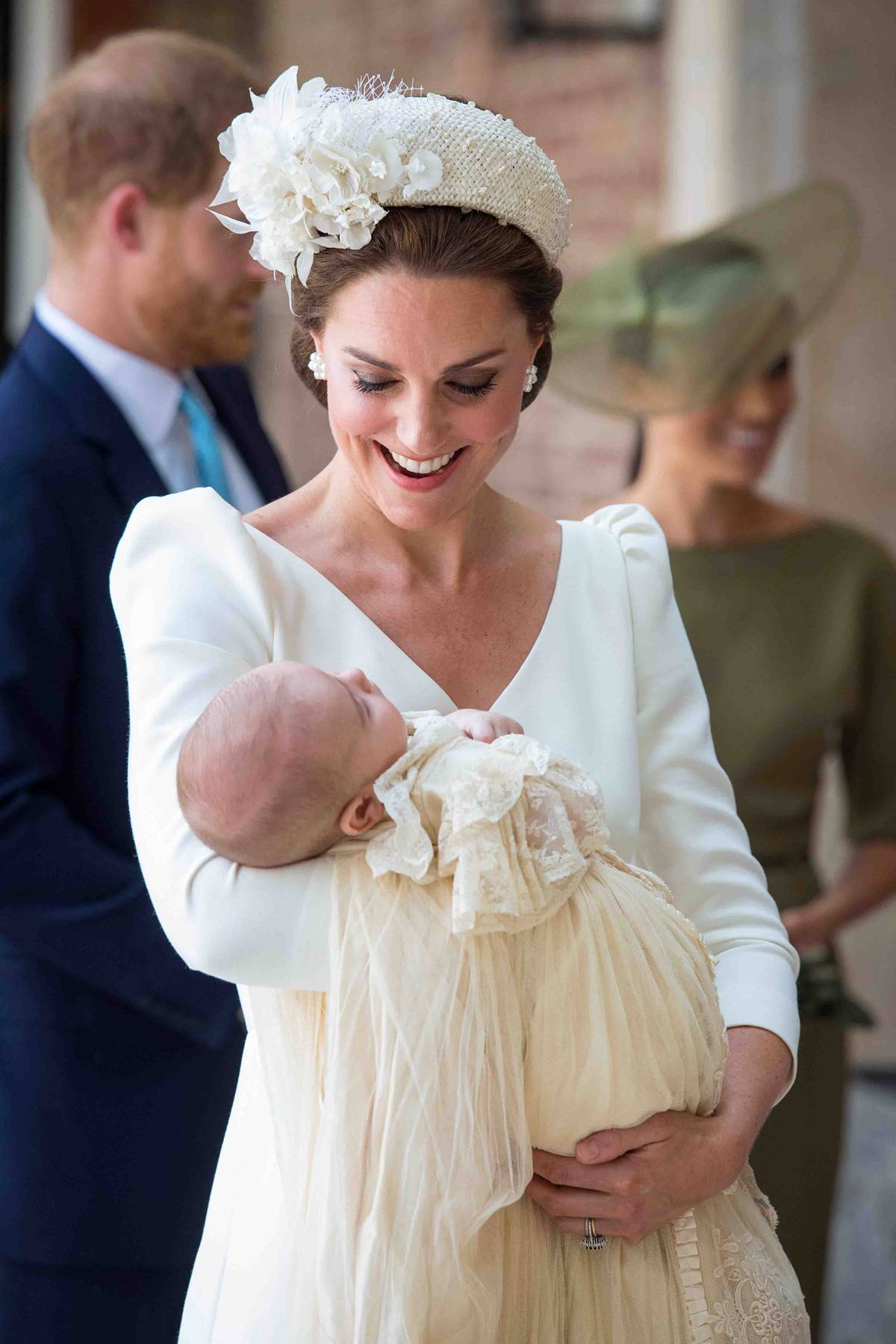 La Duchessa di Cambridge, con il Principe Louis, ritratti dopo il suo battesimo presso la Cappella Reale, Palazzo di St. James il 9 luglio 2018 (DOMINIC LIPINSKI/AFP/Getty Images)