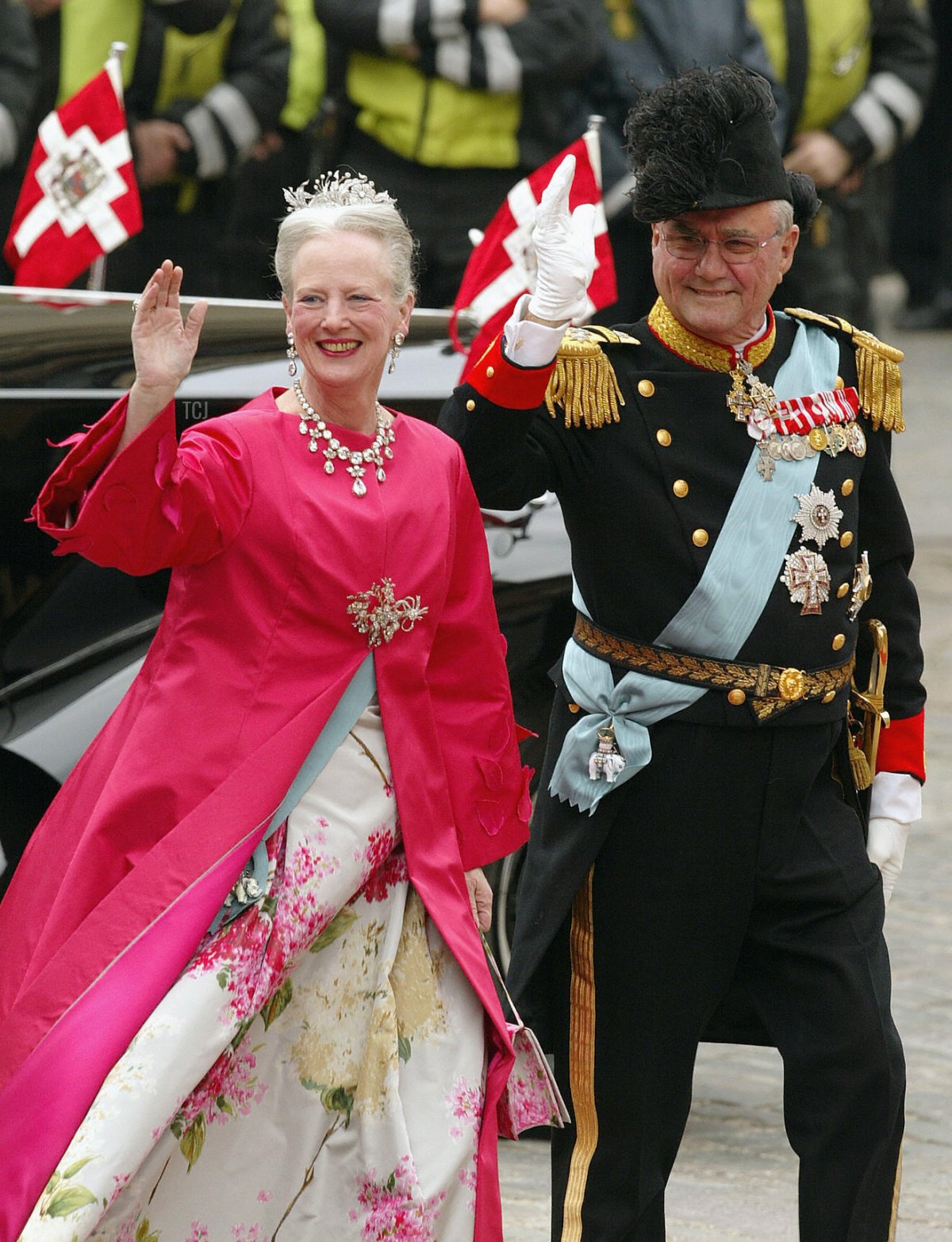 Regina Margrethe e il principe Henrik arrivano alla Cattedrale di Copenaghen, 14 maggio 2004, per il matrimonio del loro figlio