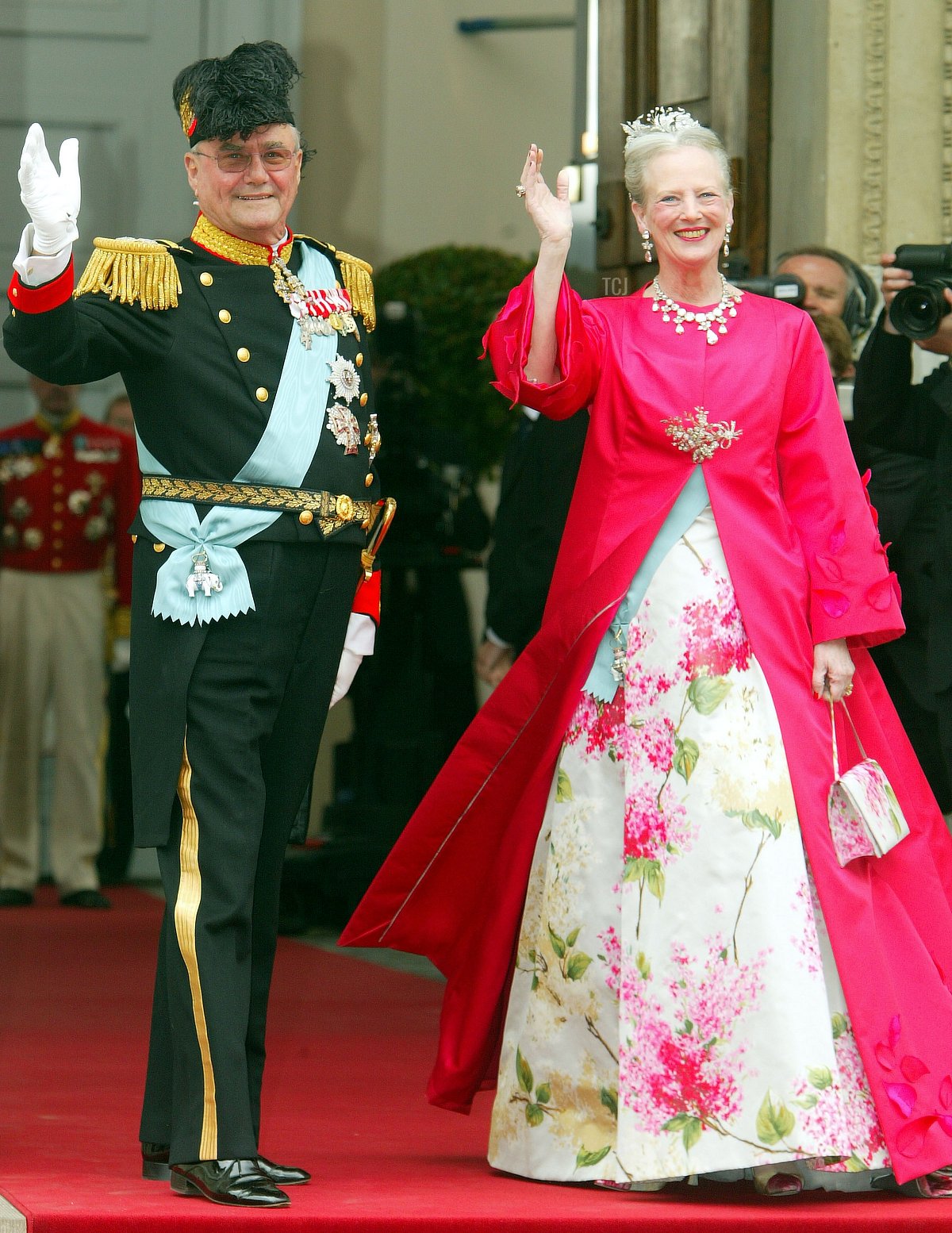 La Regina Margrethe II di Danimarca e il principe Henrik partecipano al matrimonio tra il loro figlio, il Principe Ereditario Frederik, e la signorina Mary Elizabeth Donaldson nella Cattedrale di Copenaghen il 14 maggio 2004