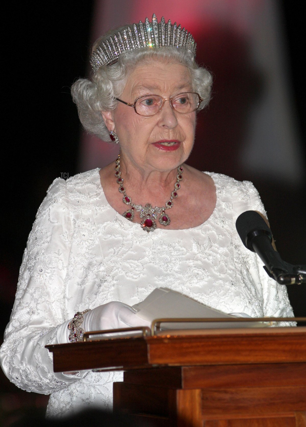 Queen Elizabeth II delivering a speech during a state dinner at President George Maxwell Richards' official residence in Trinidad, 26 Nov 2009