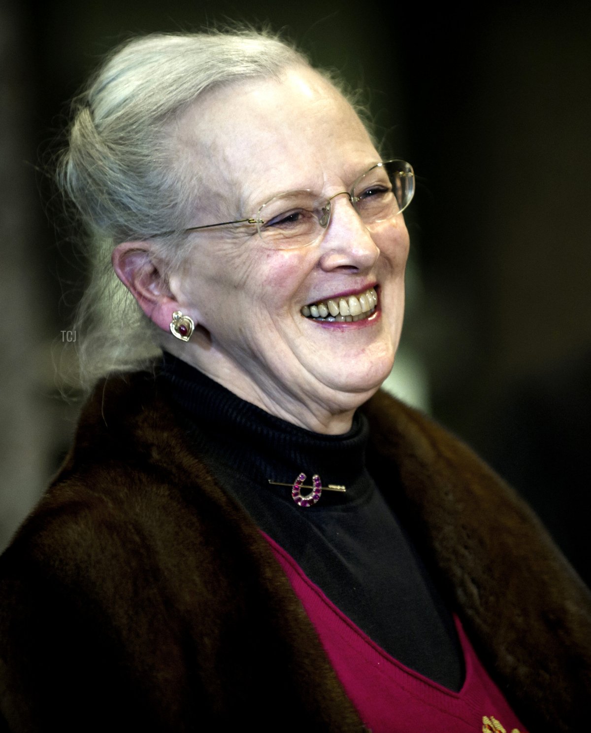 La regina Margrethe di Danimarca sorride mentre lascia il Rigshospitalet a Copenaghen, l'8 gennaio 2011