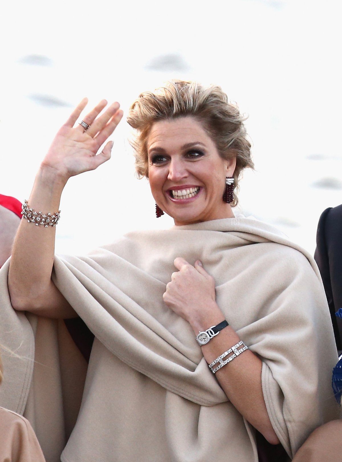 La regina Massima dei Paesi Bassi è vista a bordo della barca del re per il corteo acquatico in onore dell'inaugurazione di Re Willem-Alexander dei Paesi Bassi dopo l'abdicazione della madre, la regina Beatrice dei Paesi Bassi, il 30 aprile 2013 ad Amsterdam