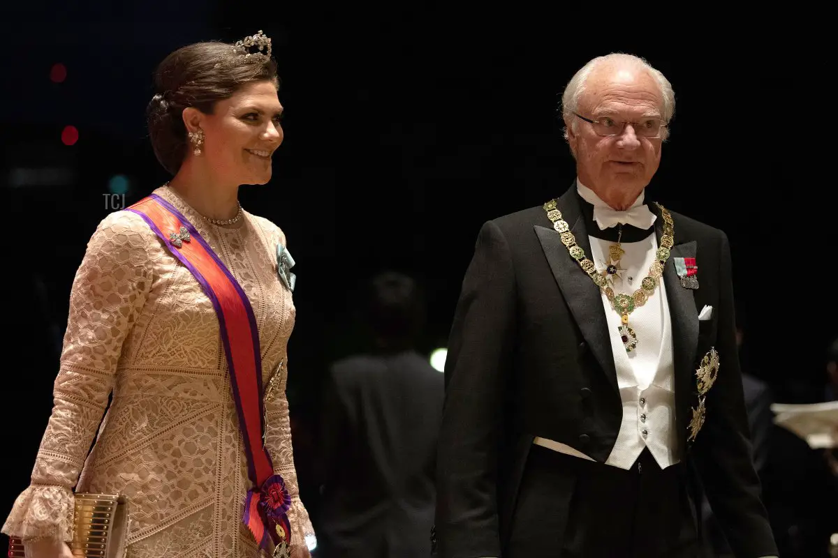 La Principessa Ereditaria Victoria di Svezia e suo padre Carl XVI Gustaf di Svezia arrivano al Palazzo Imperiale per i Banchetti di Corte dopo la Cerimonia di Intronizzazione dell'Imperatore Naruhito il 22 ottobre 2019 a Tokyo, Giappone