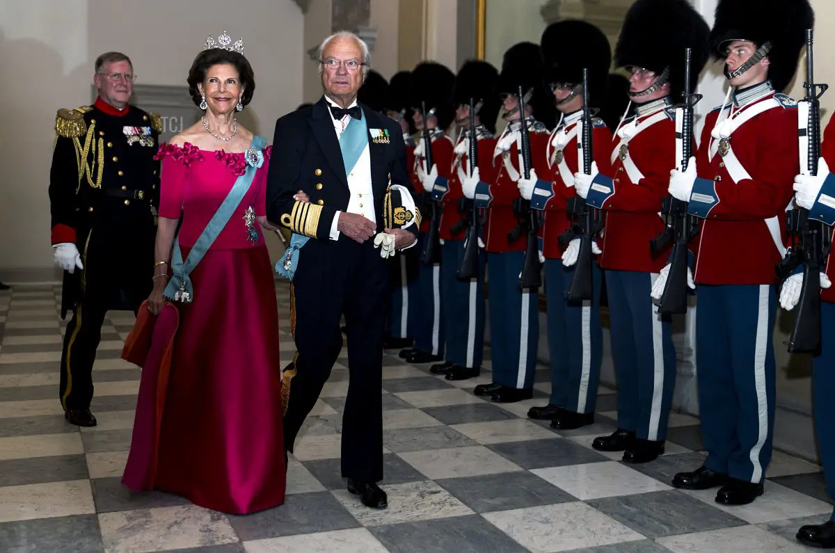 Re Carlo Gustavo di Svezia e moglie Regina Silvia arrivano al banchetto di gala in occasione del 50° compleanno del Principe Ereditario al Palazzo Christiansborg il 26 maggio 2018 a Copenaghen, Danimarca