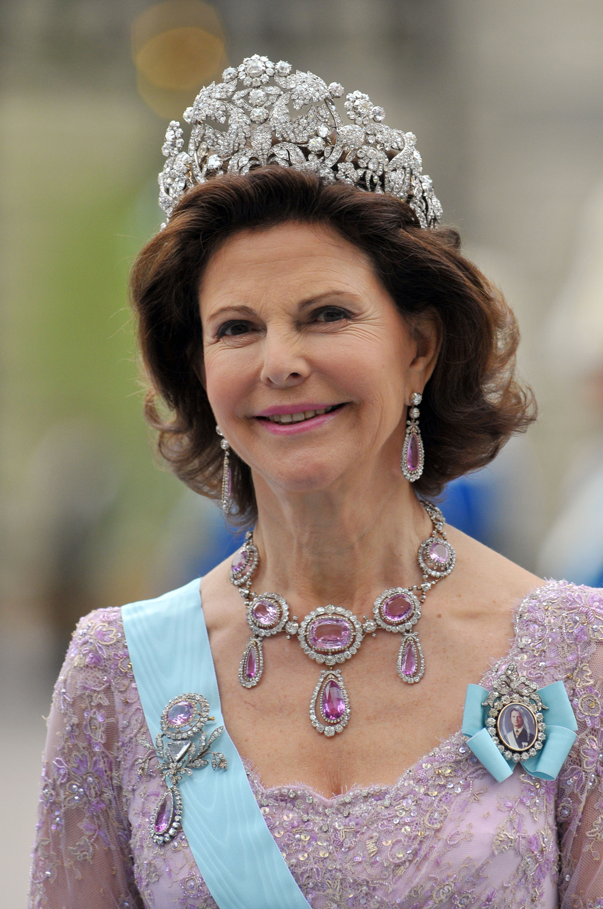 La Regina Silvia di Svezia partecipa al matrimonio della sua figlia maggiore, la Principessa Vittoria, con Daniel Westling a Stoccolma il 19 giugno 2010 (Pascal Le Segretain/Getty Images)