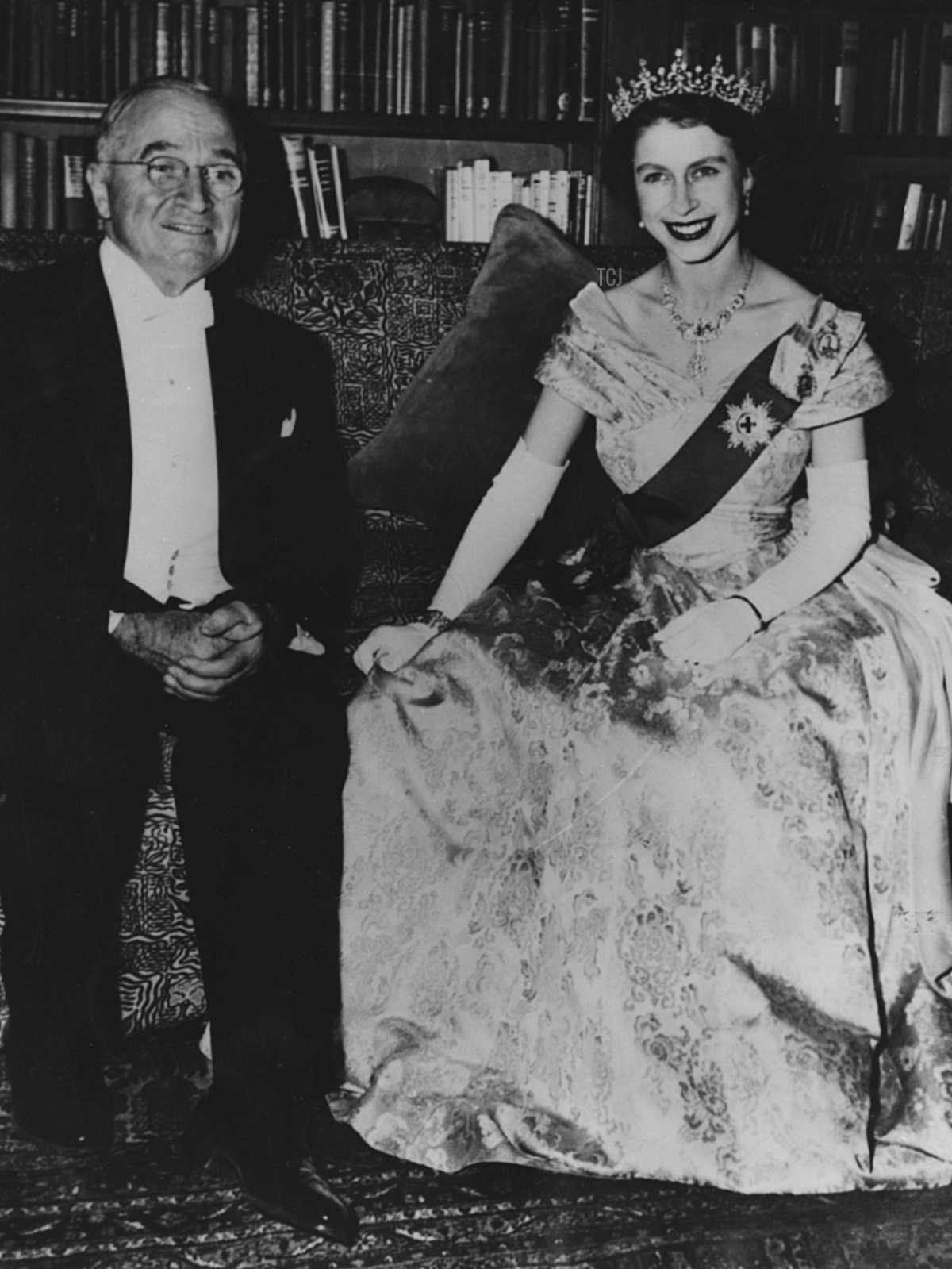 Il Presidente Harry S Truman seduto con la Principessa Elisabetta durante una cena all'Ambasciata Canadese a Washington DC, 1951