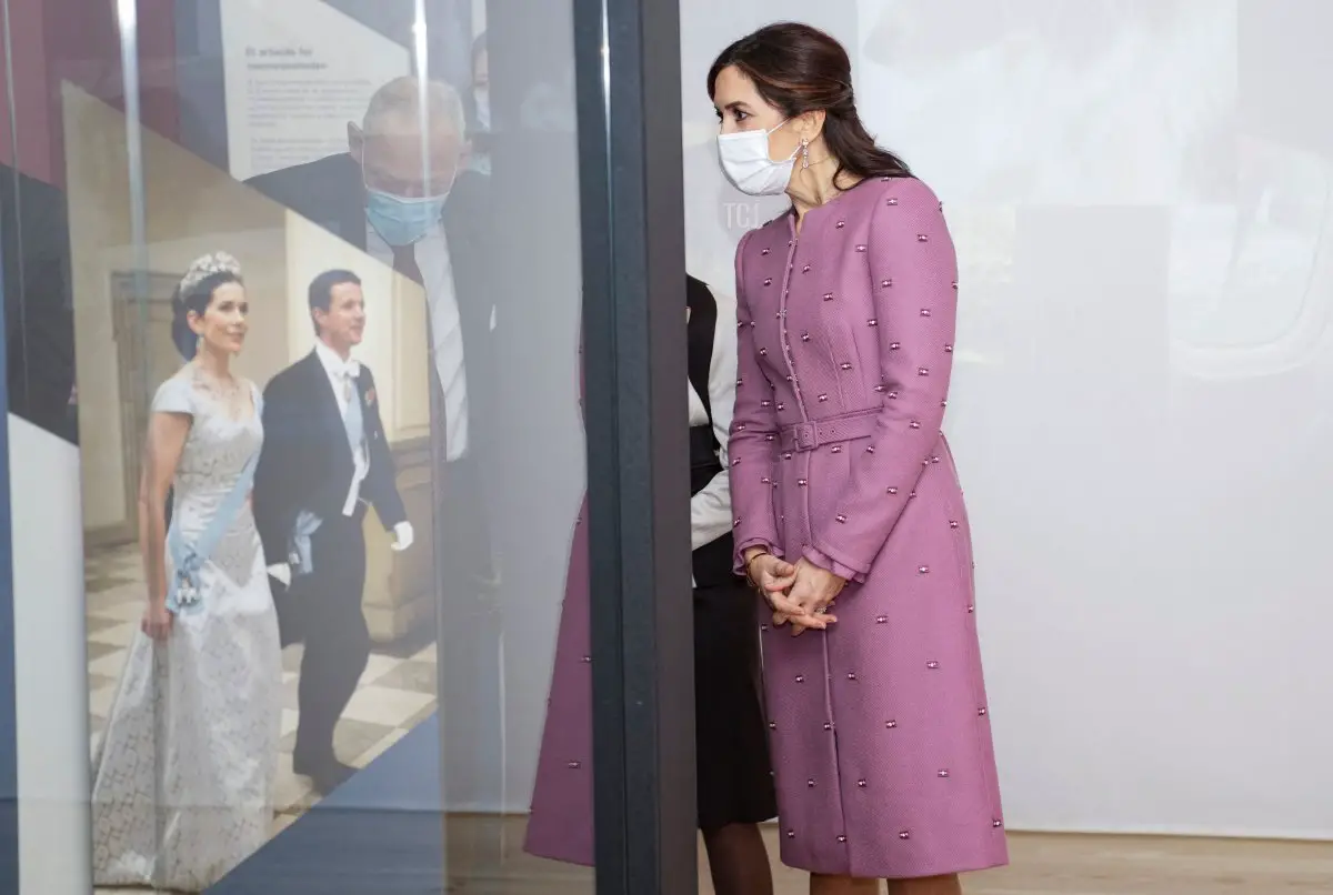 La Principessa Ereditiera Mary di Danimarca visita Koldinghus per inaugurare l'esposizione 'Mary e le Principesse' il 31 gennaio 2022 a Kolding