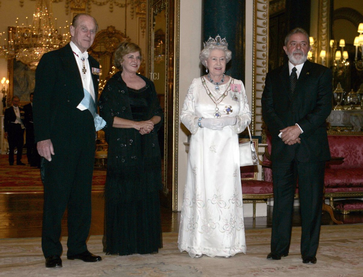 La regina Elisabetta II partecipa a un banchetto di stato a Buckingham Palace, Londra, il 07 marzo 2006 in onore del presidente brasiliano signor Luiz Inacio Lula de Silva