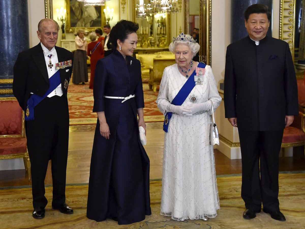 La regina britannica Elisabetta II ospita un banchetto di Stato per il presidente cinese Xi Jinping a Buckingham Palace a Londra, il 20 ottobre 2015, il primo giorno ufficiale della visita di Stato di Xi