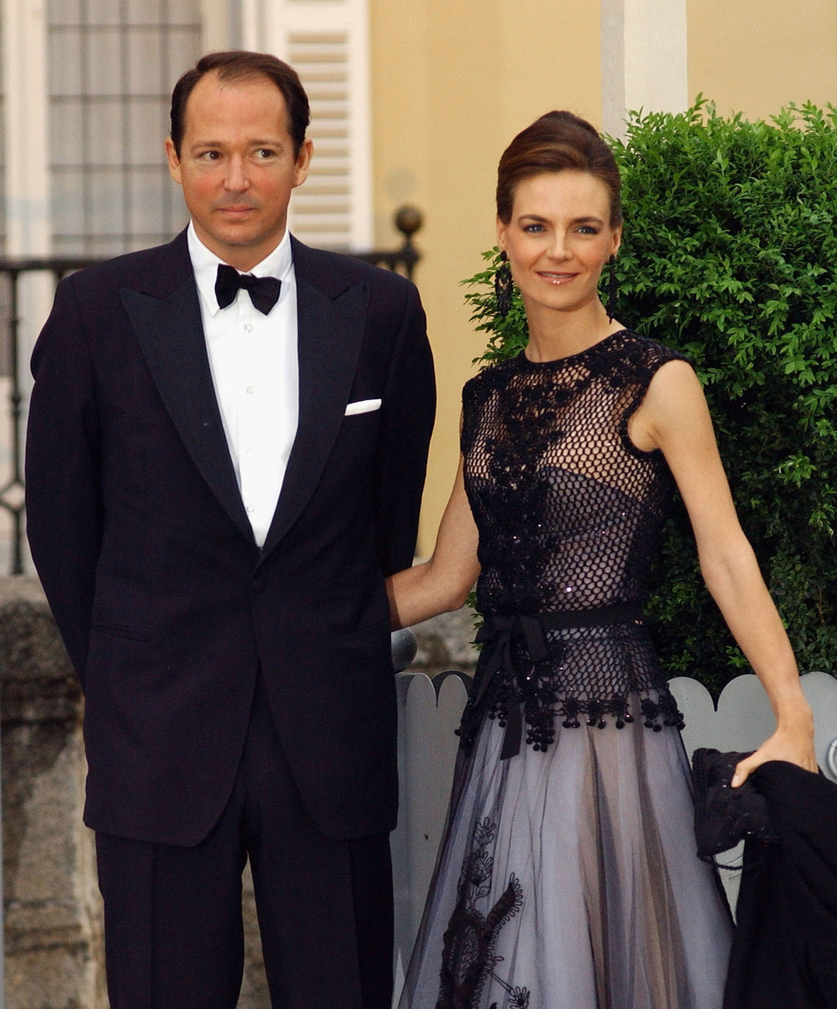 Konstantin-Assen e María García de la Rasilla y Gortázar partecipano a una cena ufficiale al Palazzo Reale di El Pardo la notte prima del matrimonio del Principe delle Asturie e Letizia Ortiz Rocasolano, 21 maggio 2004 (Carlos Alvarez/Getty Images)