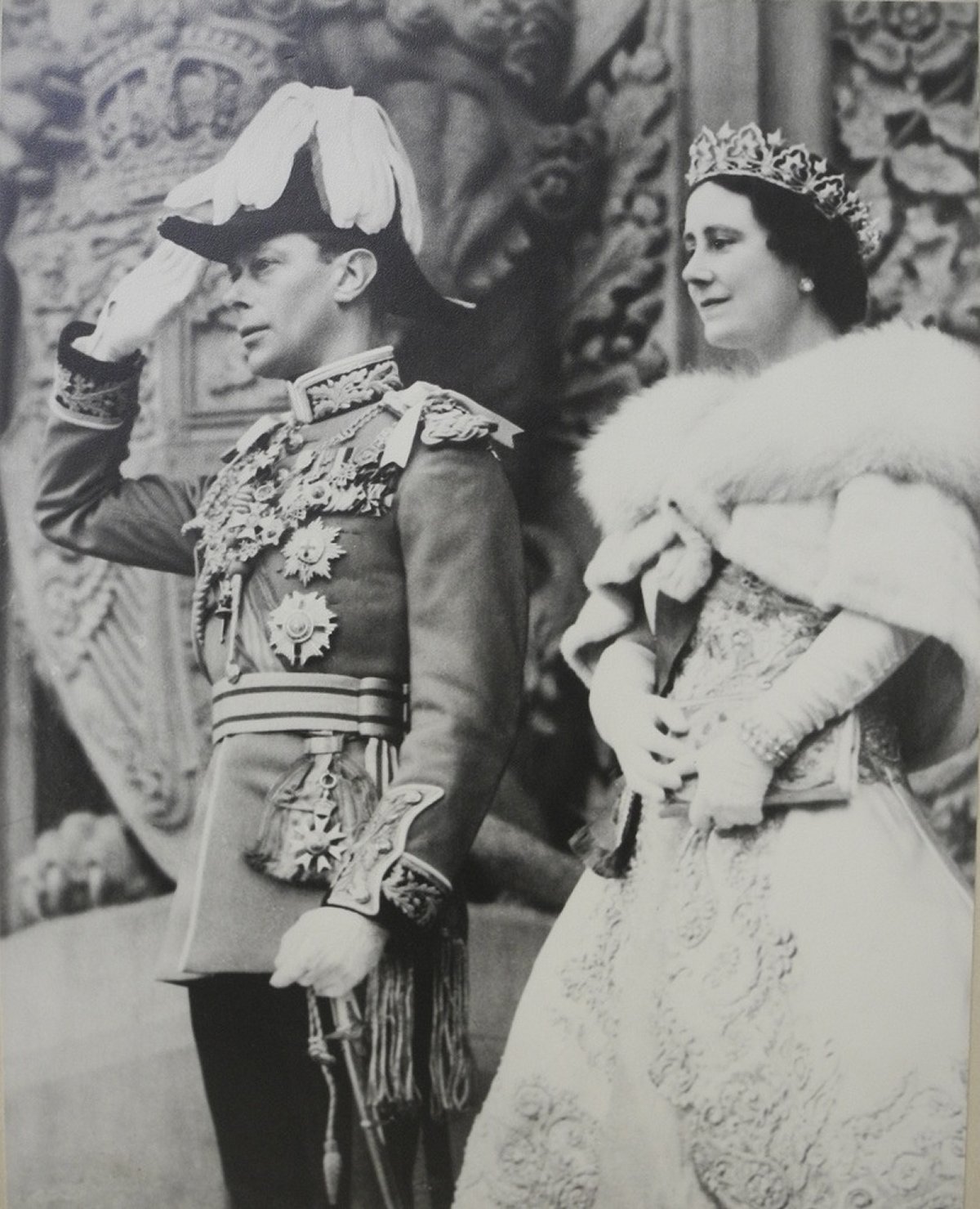 Re Giorgio VI e la Regina Elisabetta al Centro del Parlamento durante la loro prima visita in Canada, Tour Reale del 1939