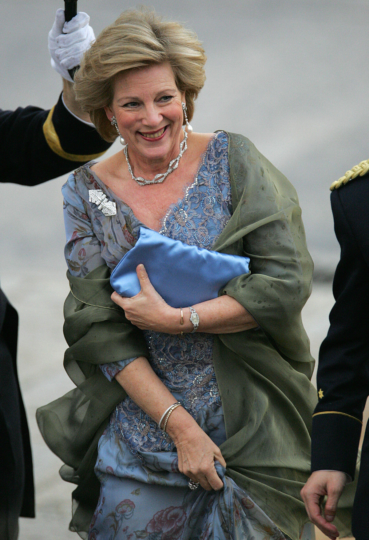 La Regina Anne-Marie di Grecia partecipa a una cena ufficiale al Palazzo Reale di El Pardo la notte prima del matrimonio del Principe di Asturie e Letizia Ortiz Rocasolano, 21 maggio 2004 (ODD ANDERSEN/AFP/Getty Images)