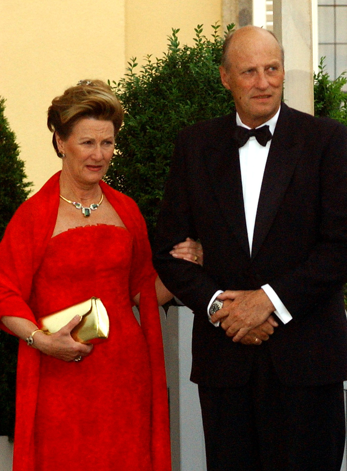 Il Re e la Regina di Norvegia partecipano a una cena ufficiale al Palazzo Reale di El Pardo la notte prima del matrimonio del Principe di Asturie e Letizia Ortiz Rocasolano, 21 maggio 2004 (Carlos Alvarez/Getty Images)