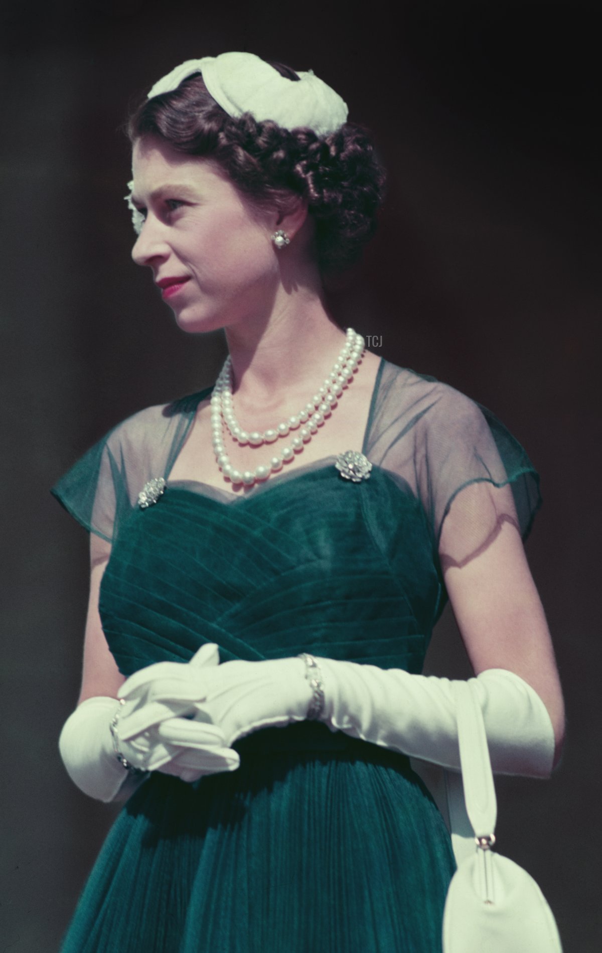 La regina Elisabetta II sul balcone di Government House, Melbourne, durante il suo tour in Australia, marzo 1954