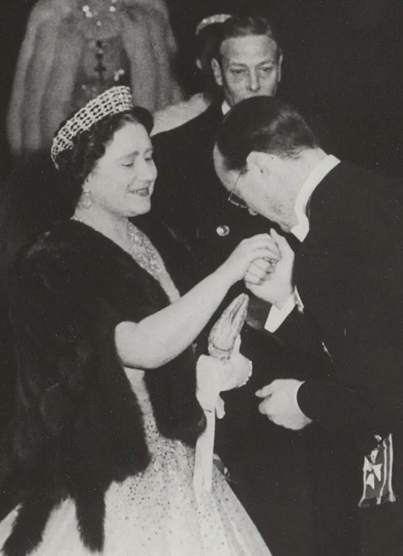 Cena di ritorno a Claridge's durante la visita di stato olandese, 1950