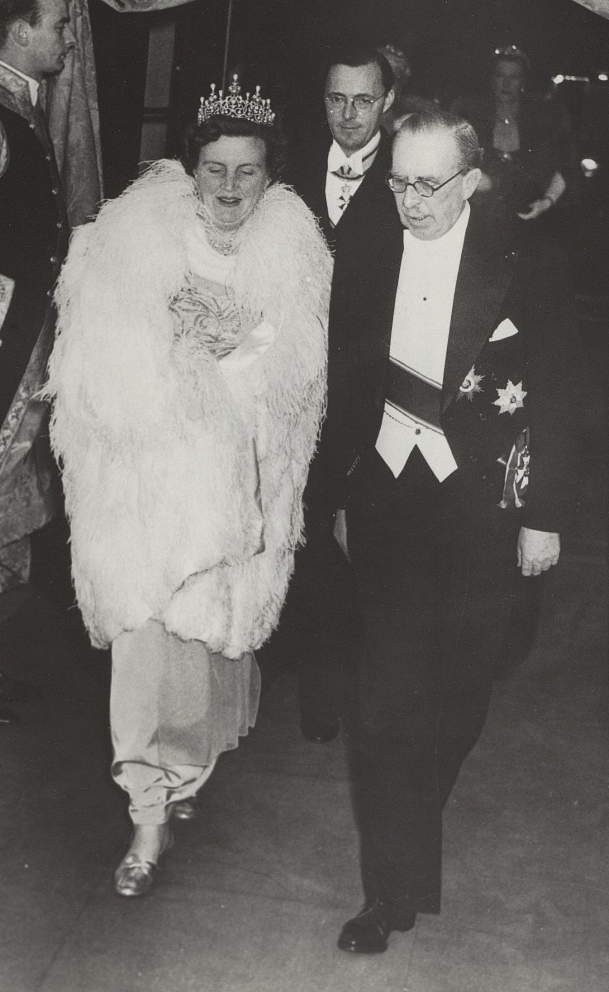 Cena di ritorno a Claridge's durante la visita di stato olandese, 1950