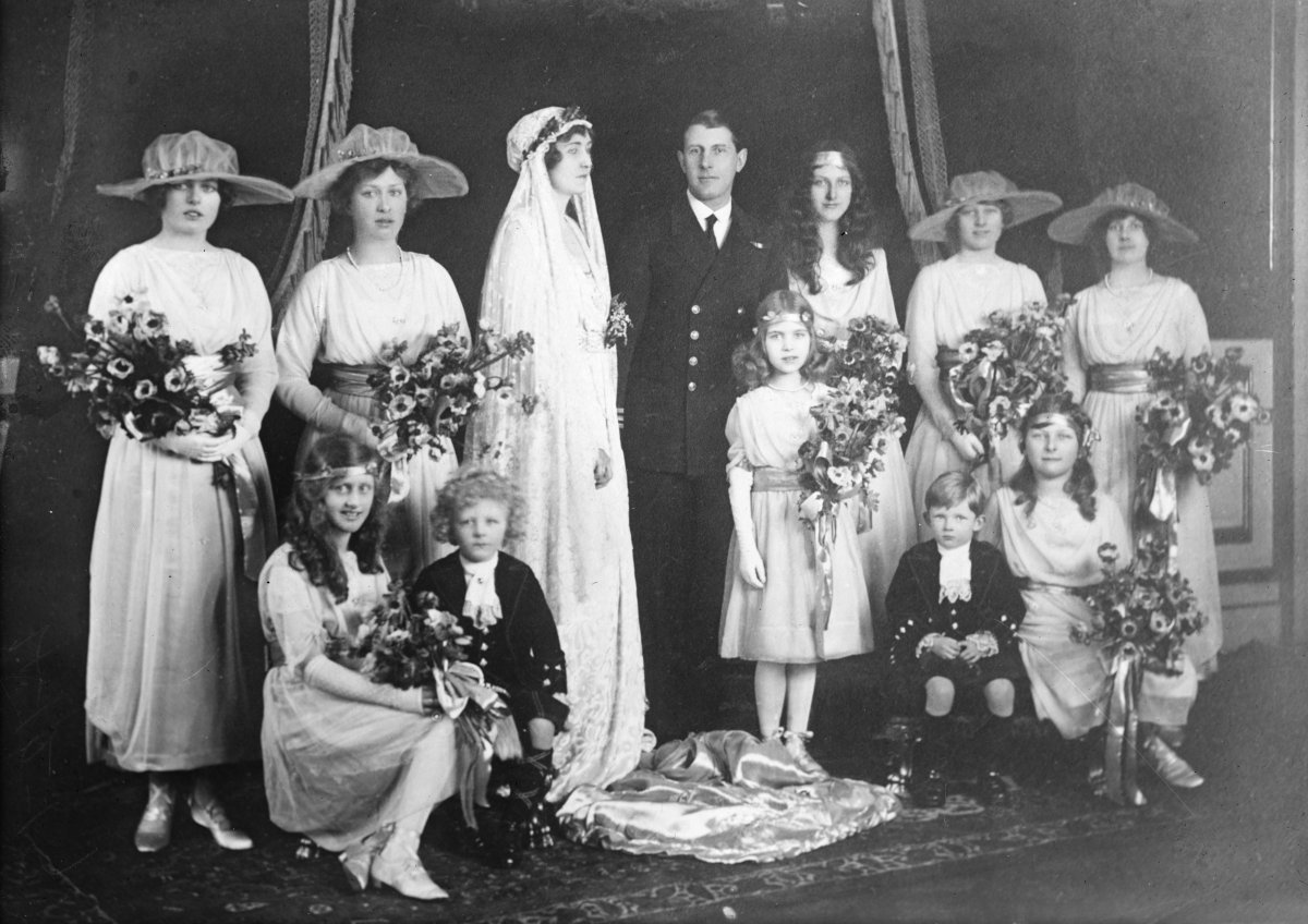 Una foto del gruppo nuziale al matrimonio della Principessa Patricia di Connaught con l'onorevole Alexander Ramsay, 27 febbraio 1919